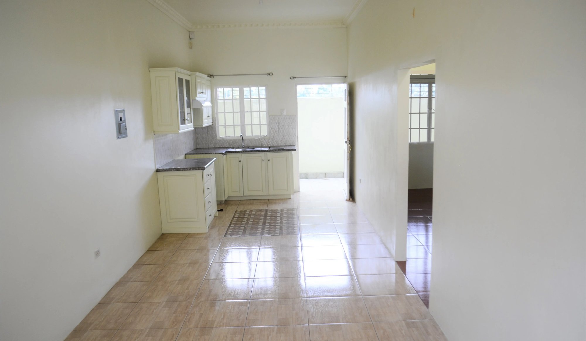 Cenenary Street Extension apartment for rent