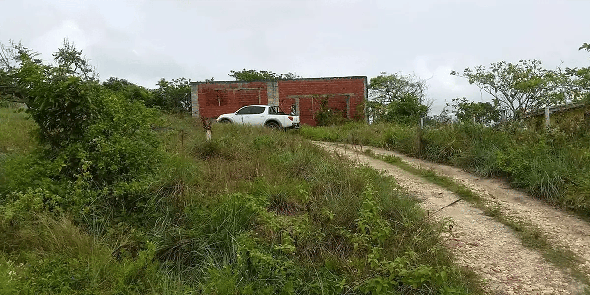 front view picture of the land located khan avenua Balandra Toco