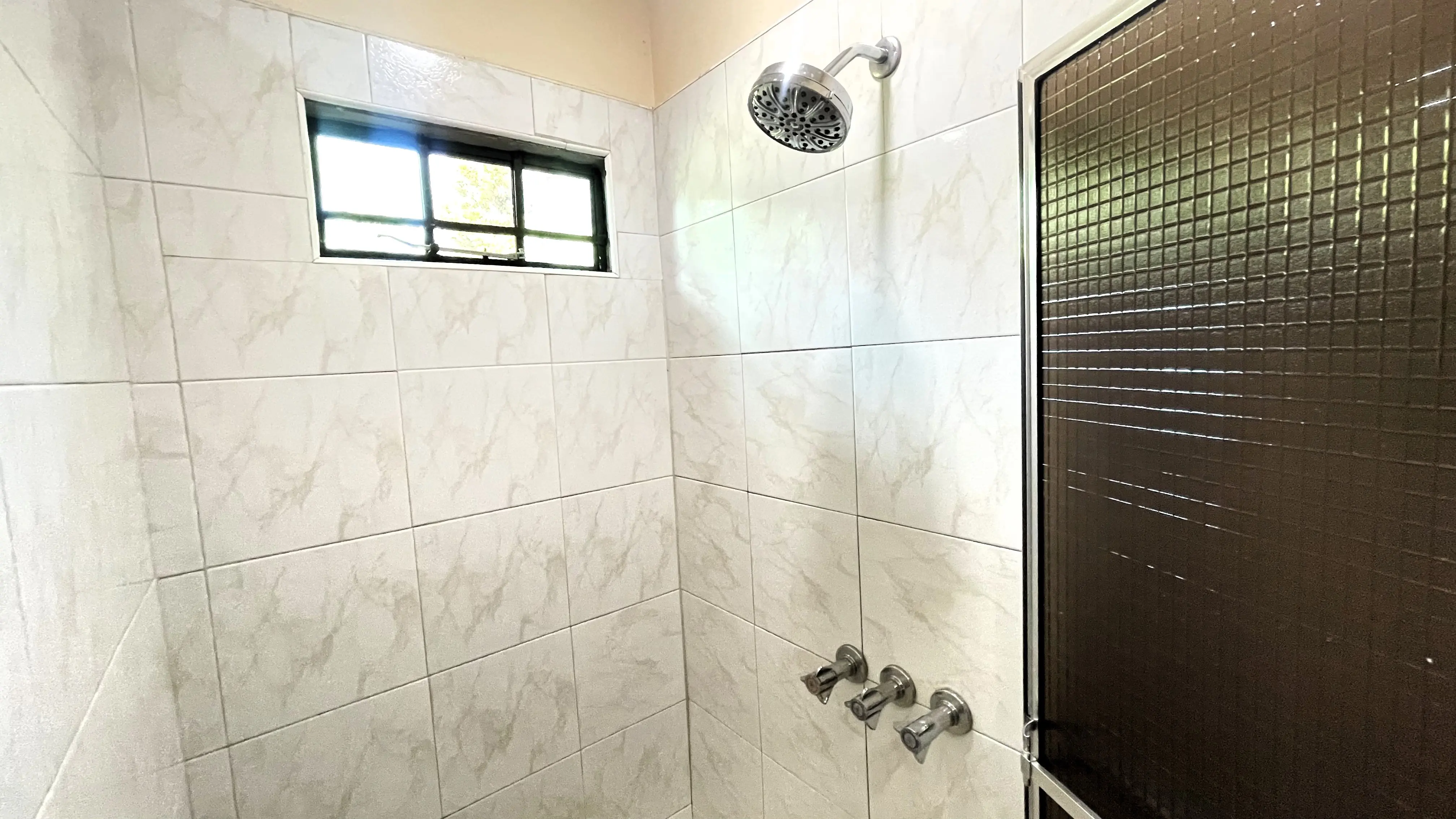 bamboo-3-valsayn-2-bedroom-house-bathroom