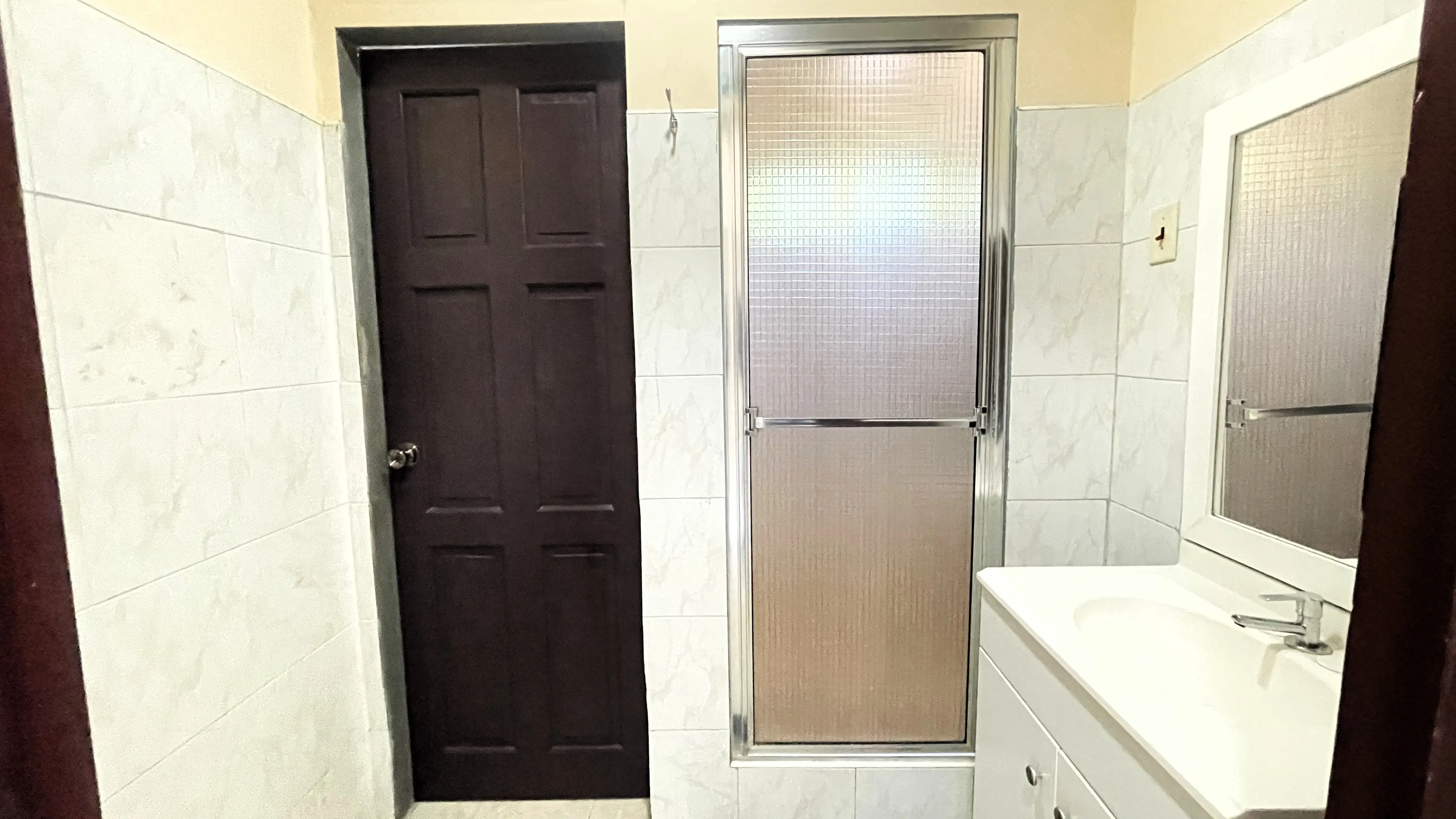 bamboo-3-valsayn-2-bedroom-house-toilet-&-bath-area