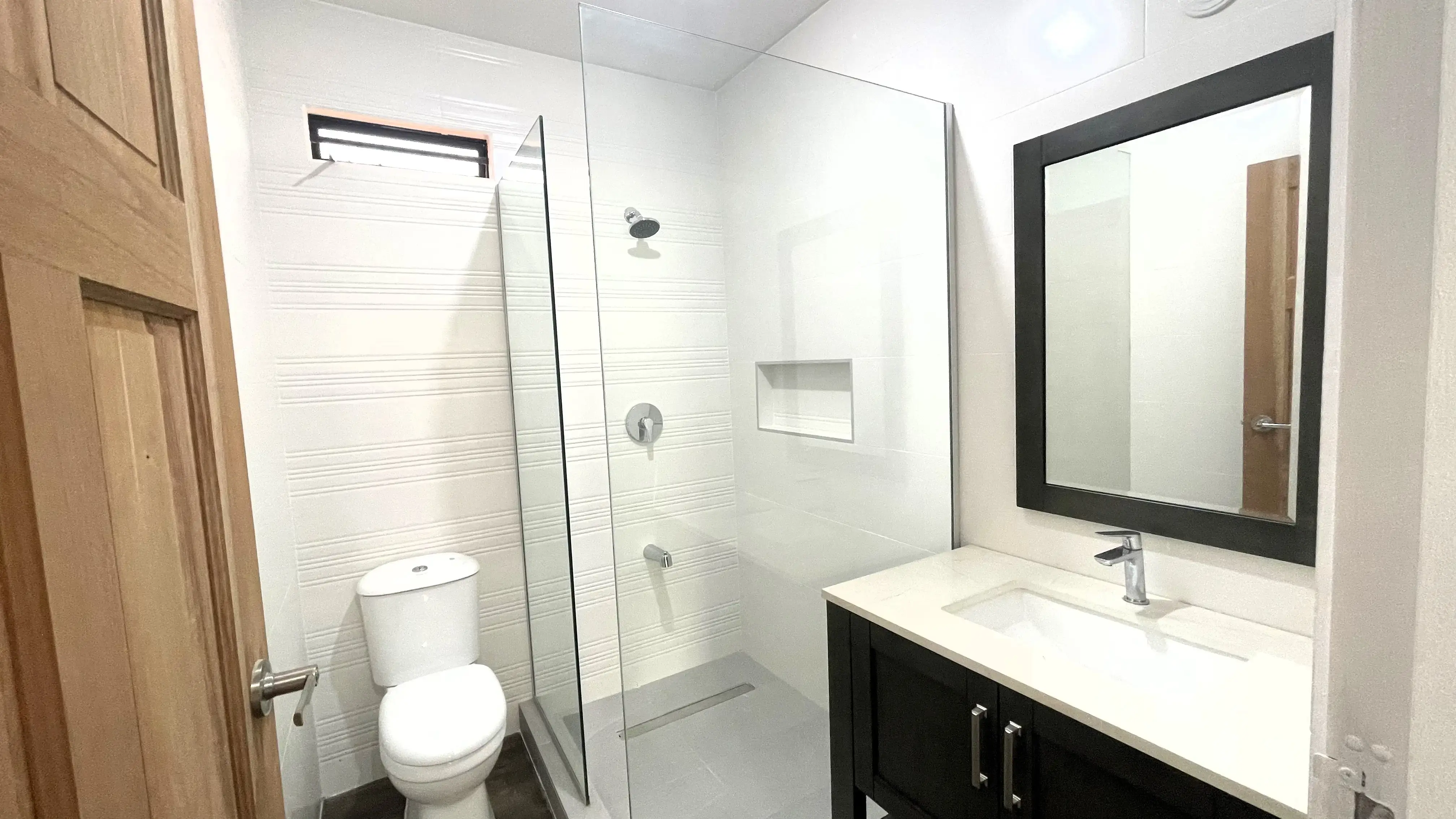 toilet-and-bathroom-carenage-apartment