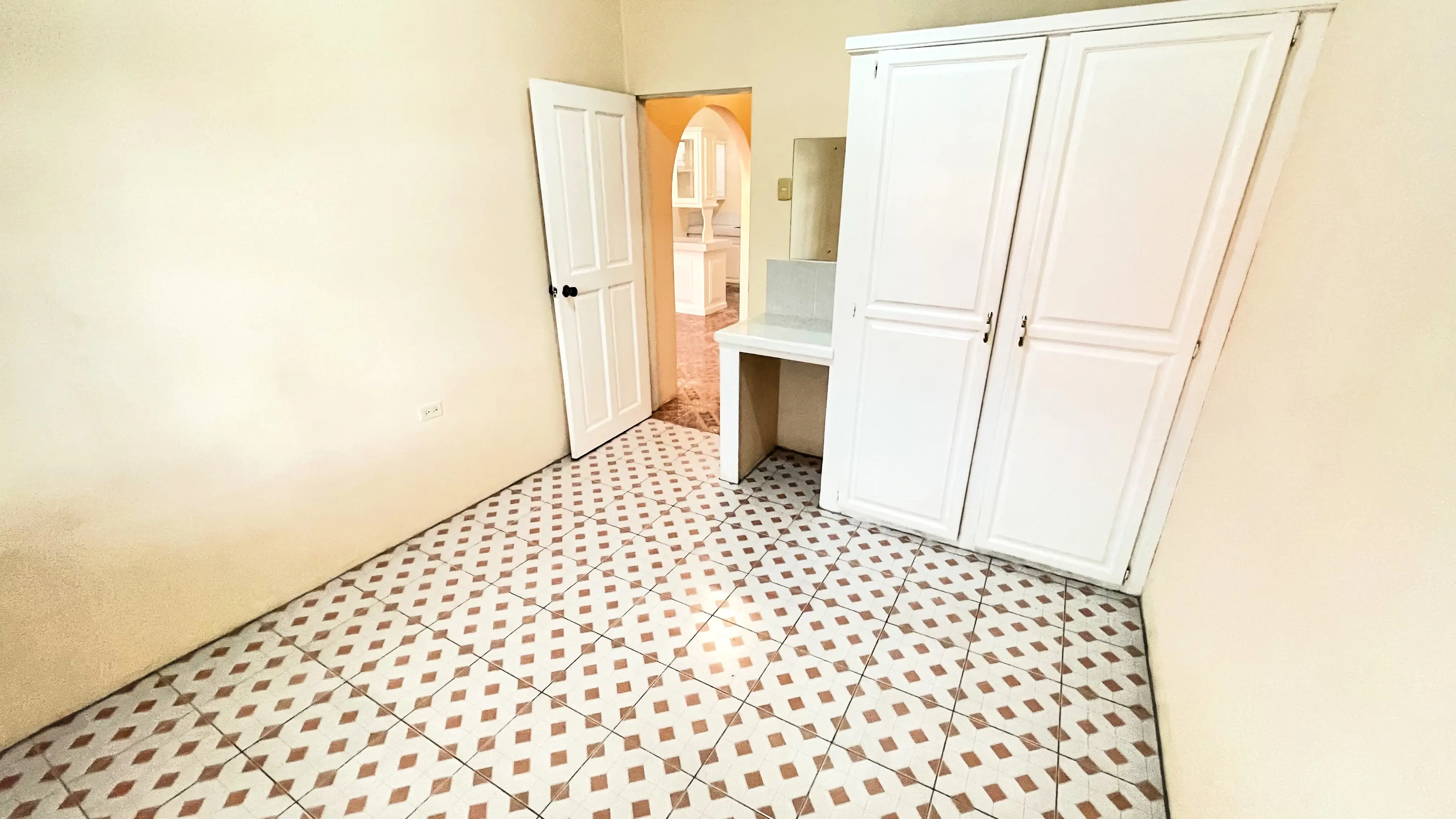 Centenary Street Extension Upstairs Apartment 10