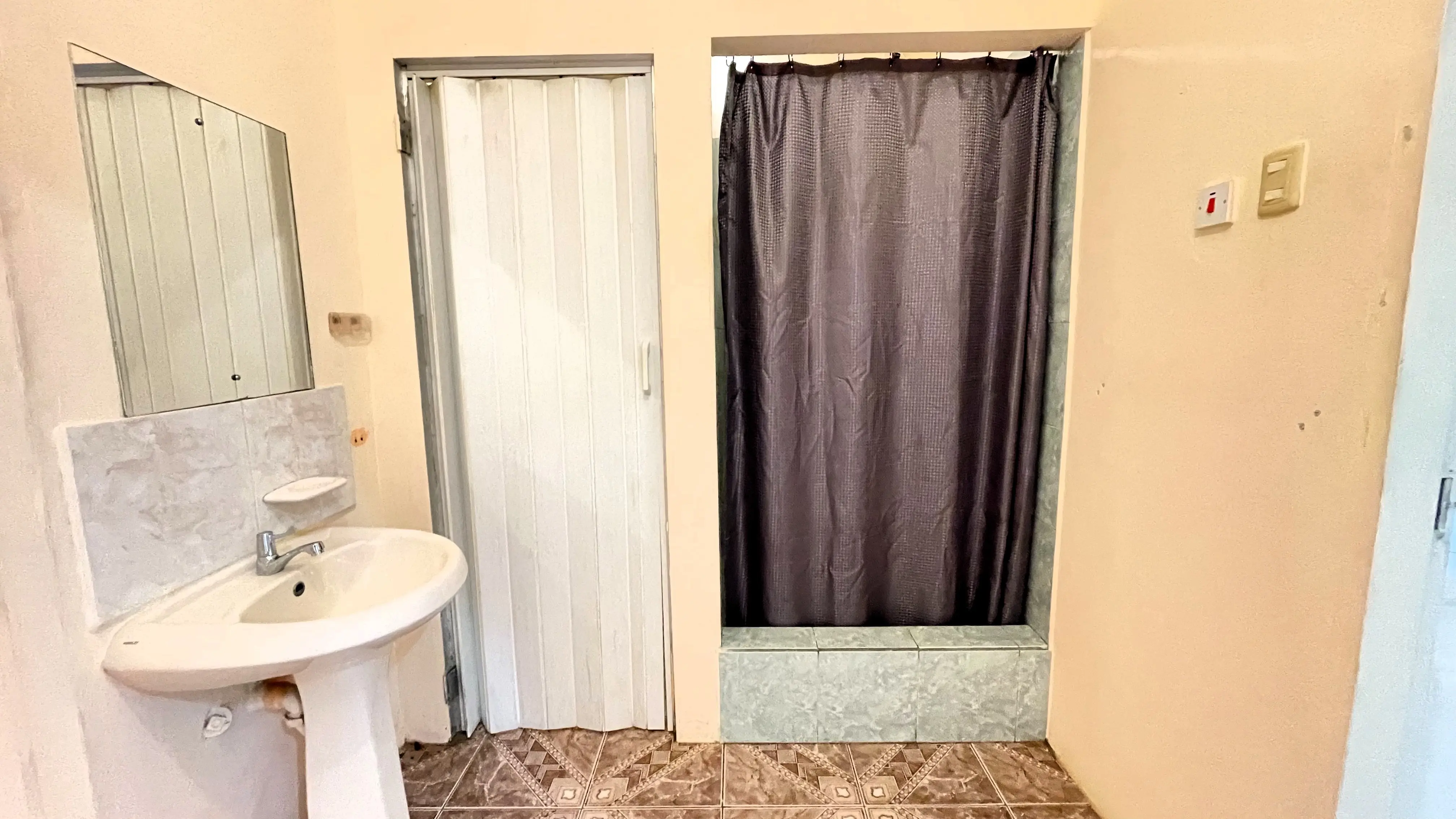 Centenary Street Extension Upstairs Apartment 13