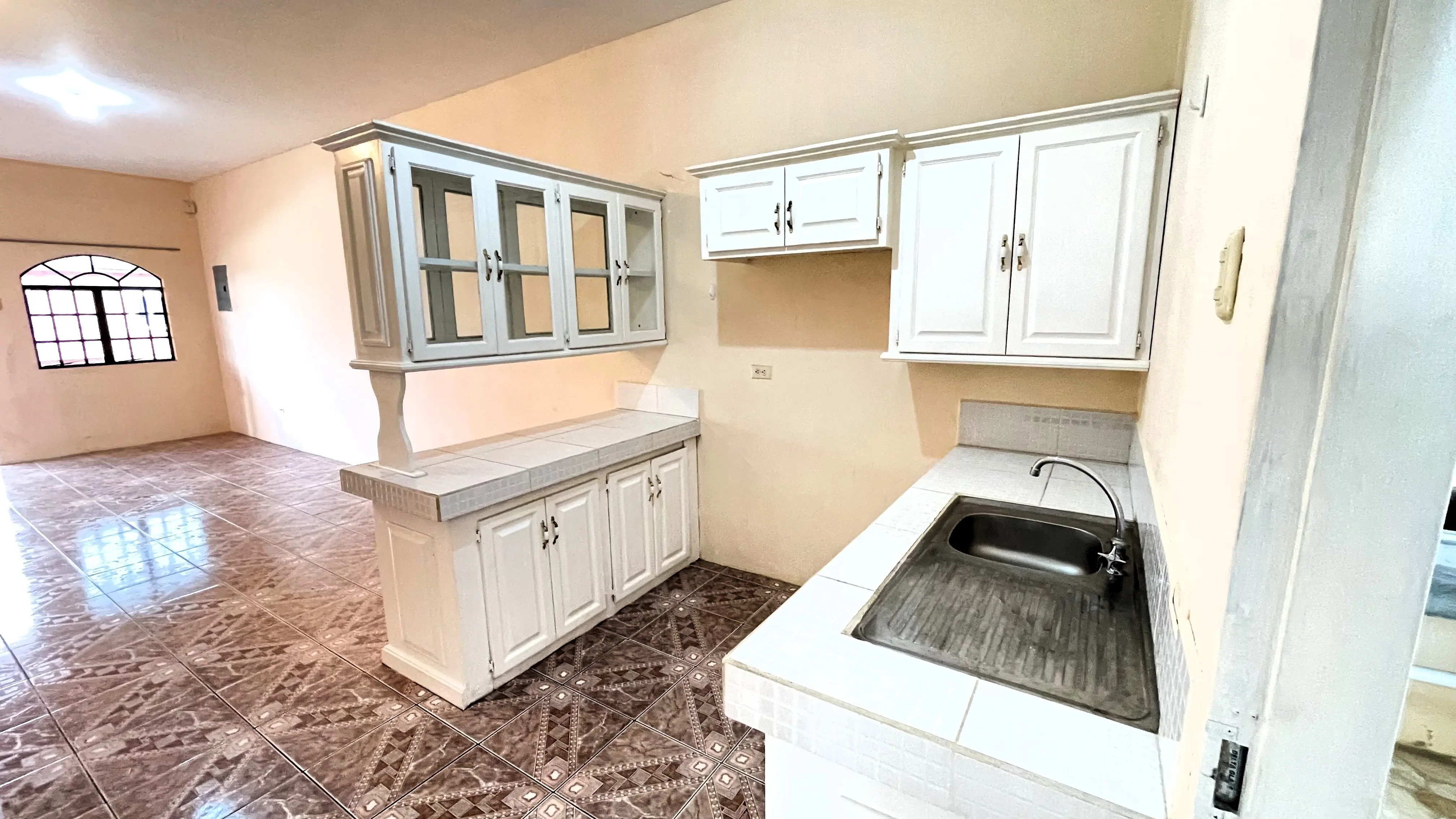 Centenary Street Extension Upstairs Apartment 4