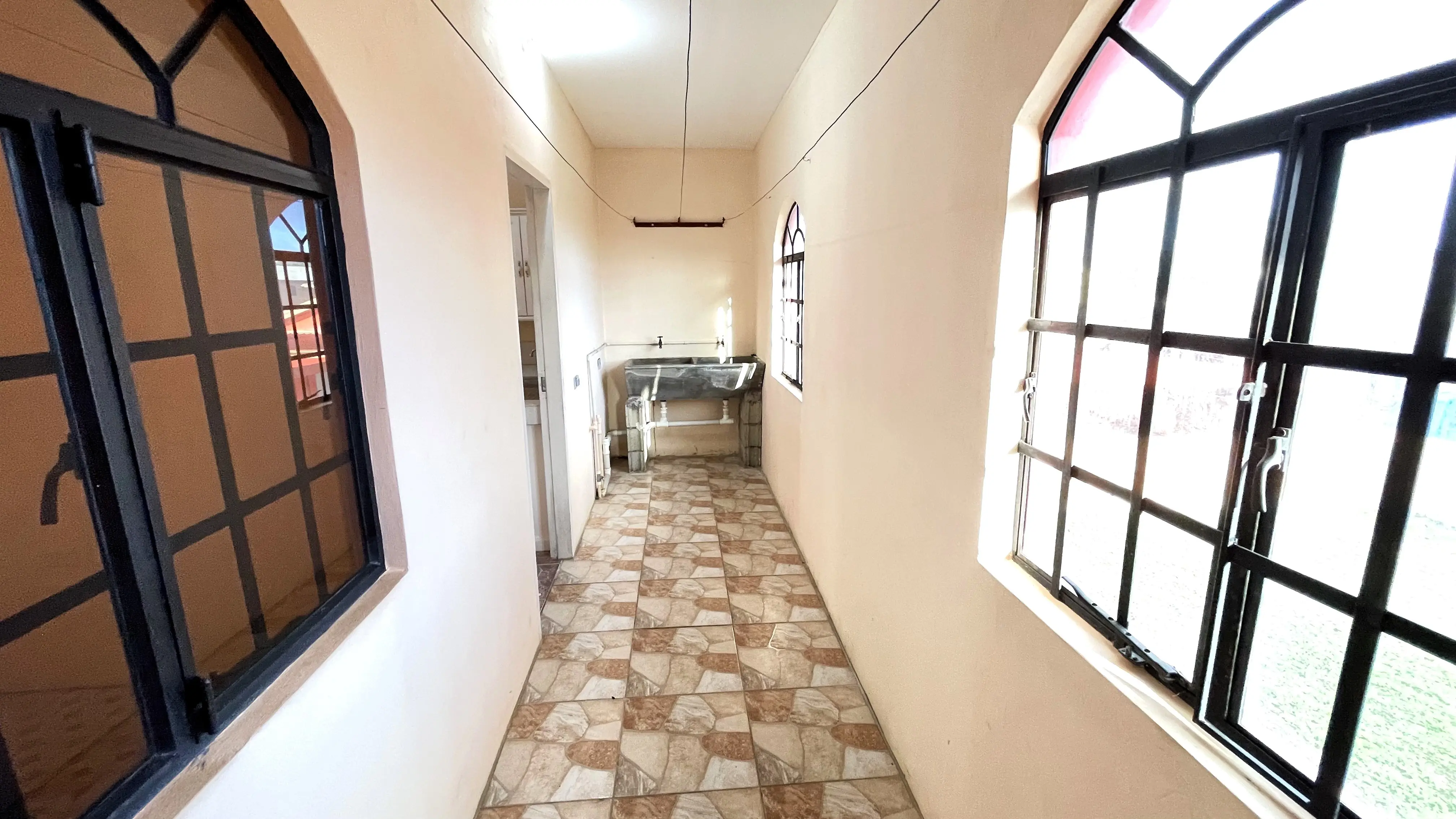 Centenary Street Extension Upstairs Apartment 6