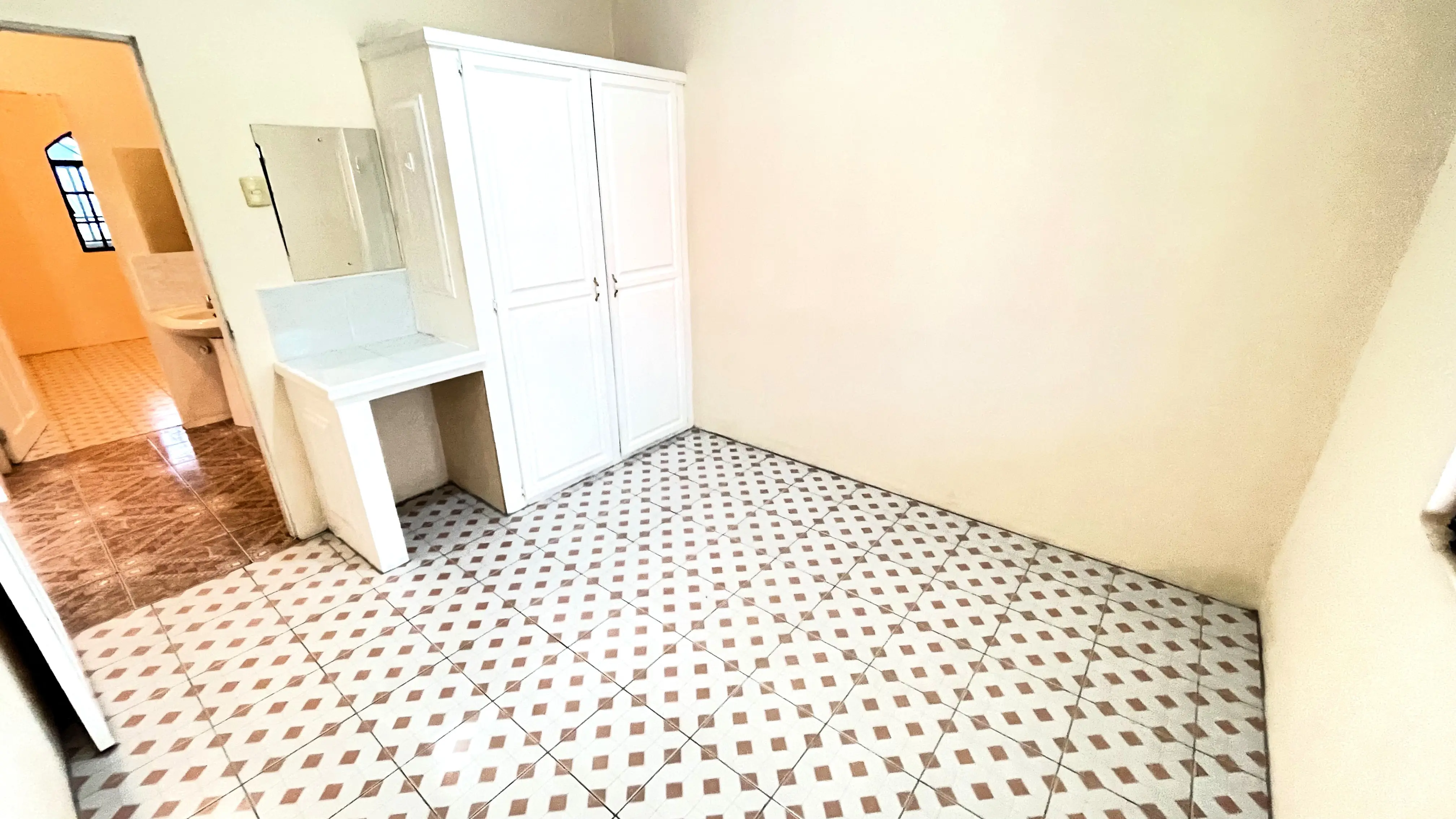 Centenary Street Extension Upstairs Apartment 9