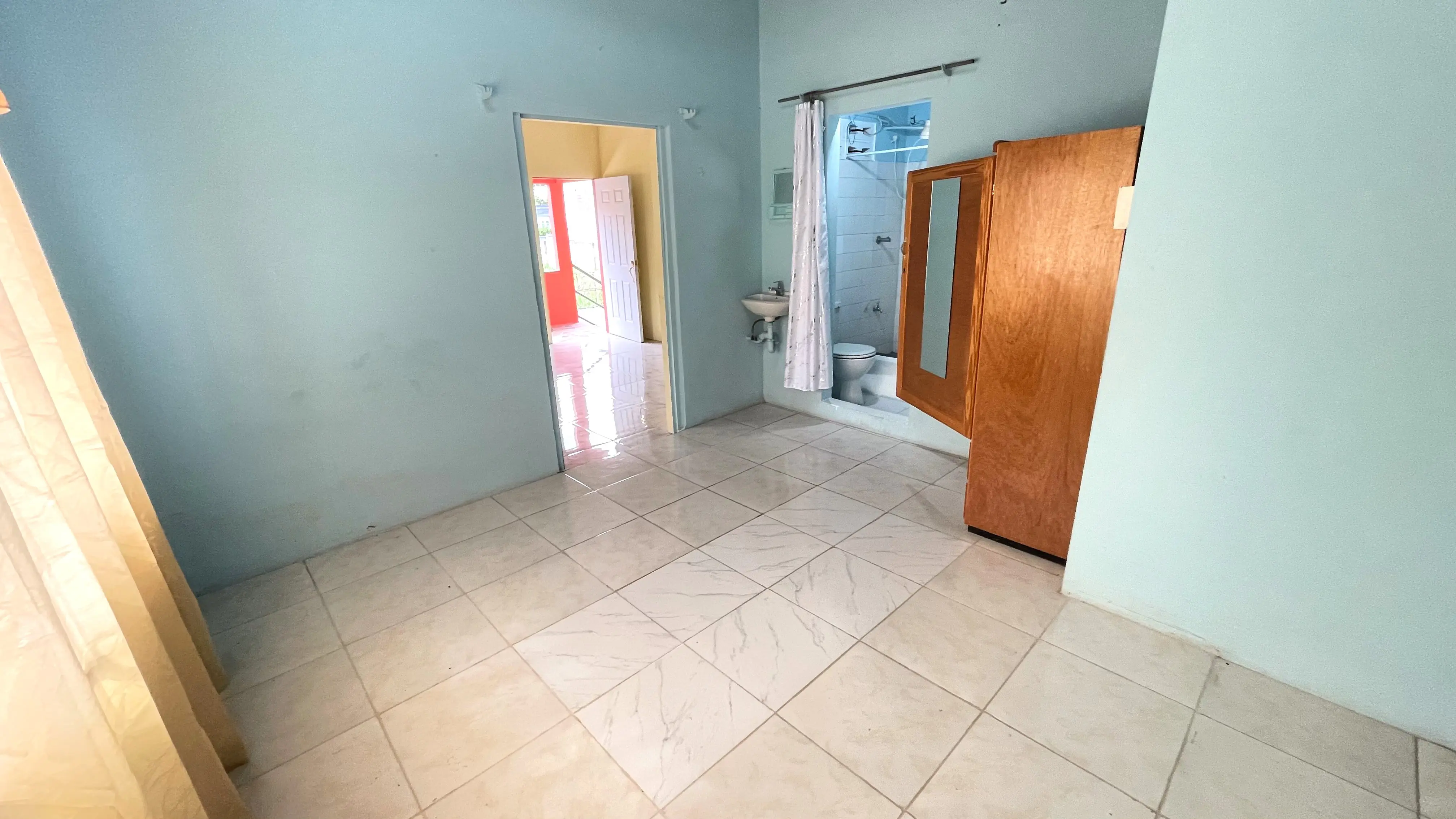 Bedroom with private ensuite bathroom in apartment for rent in Champs Fleurs
