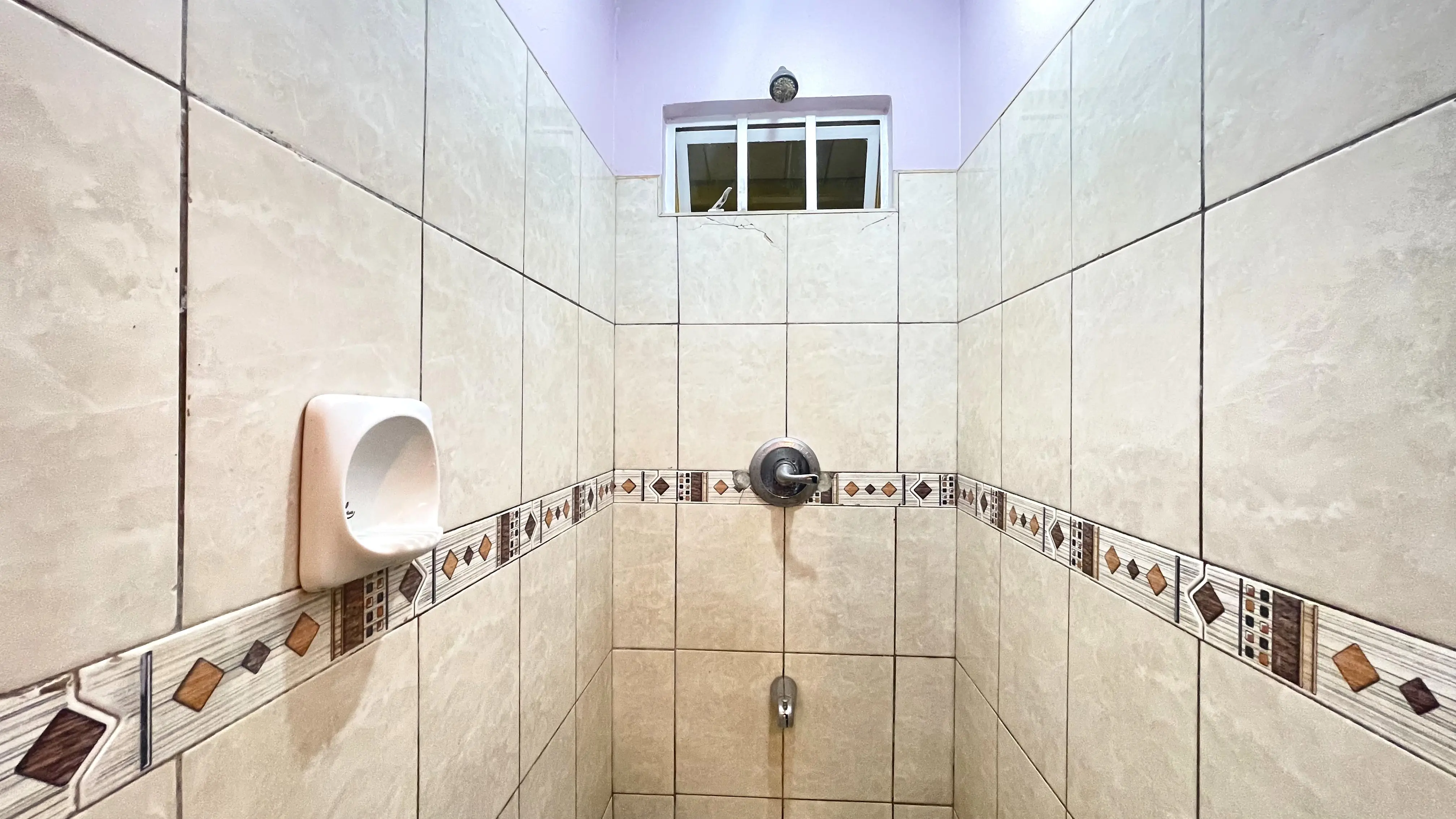 dabadie-apartment-hot-and-cold-bathroom