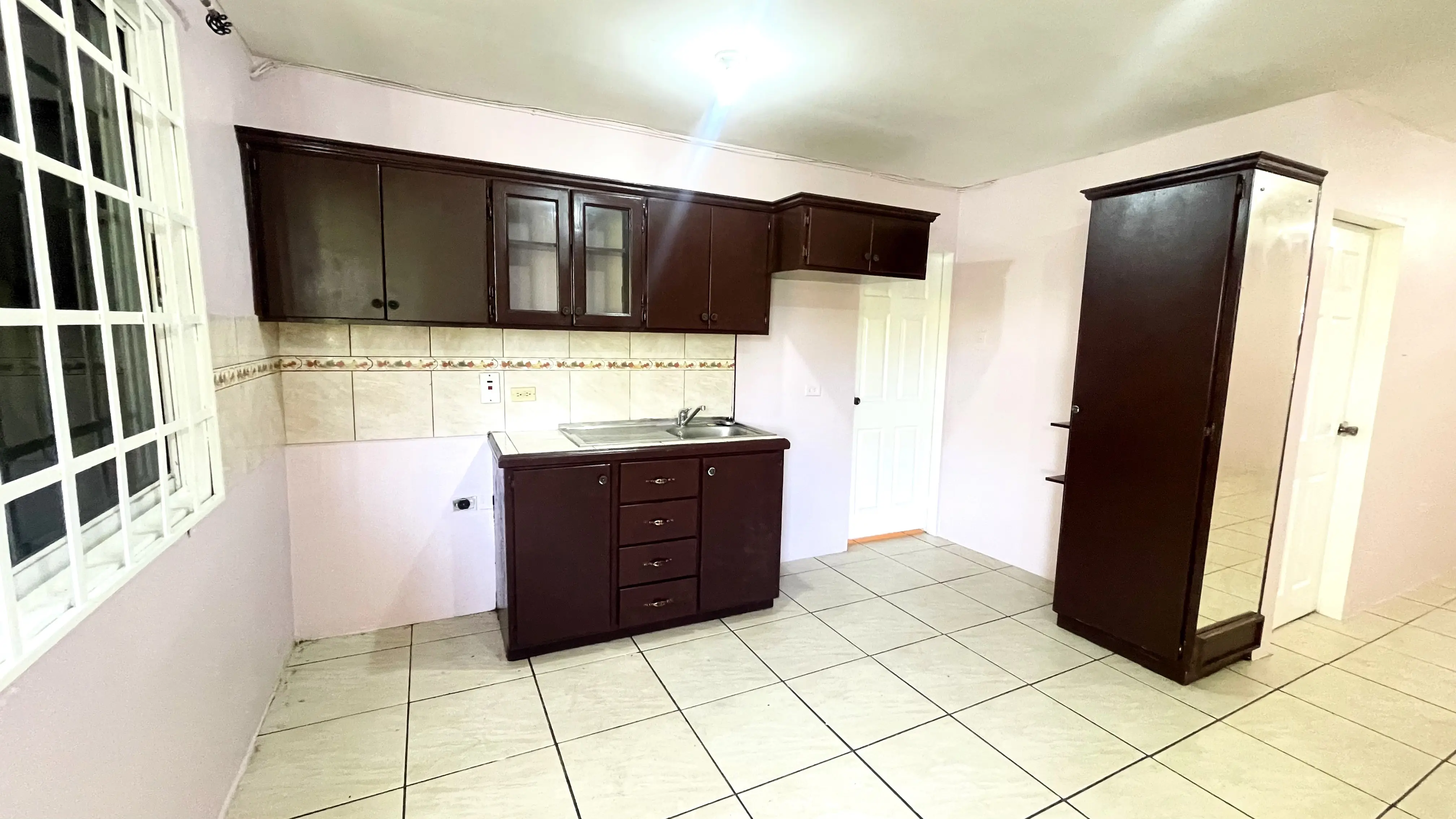 dabadie-apartment-kitchen-cupboards