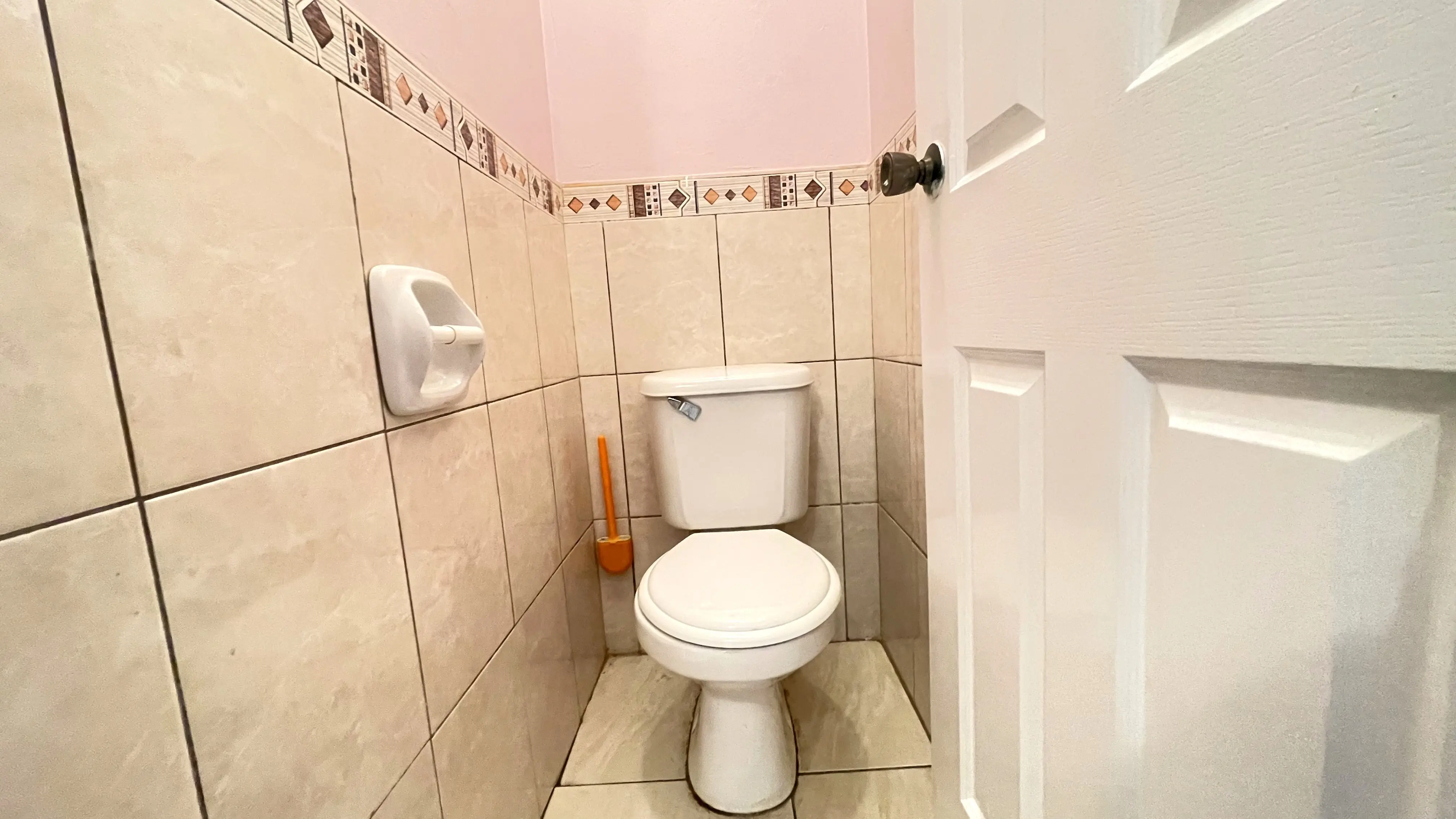 dabadie-apartment-toilet