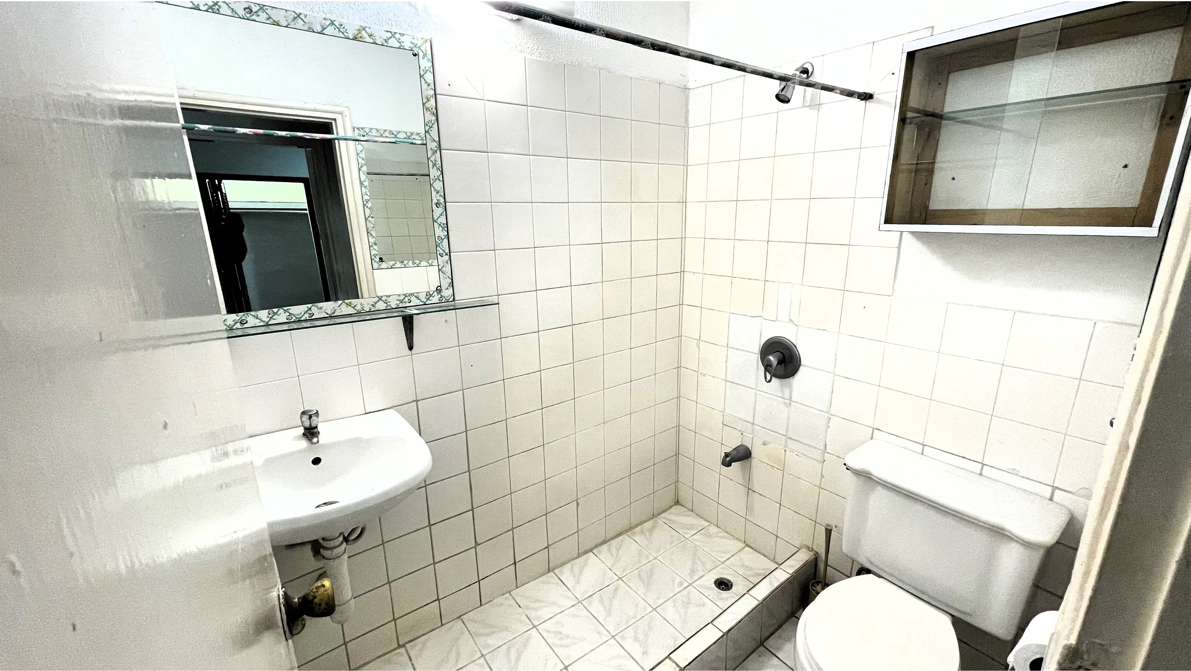 La Florissante DAbadie 3 Bedroom Apartment for rent Toilet & bathroom