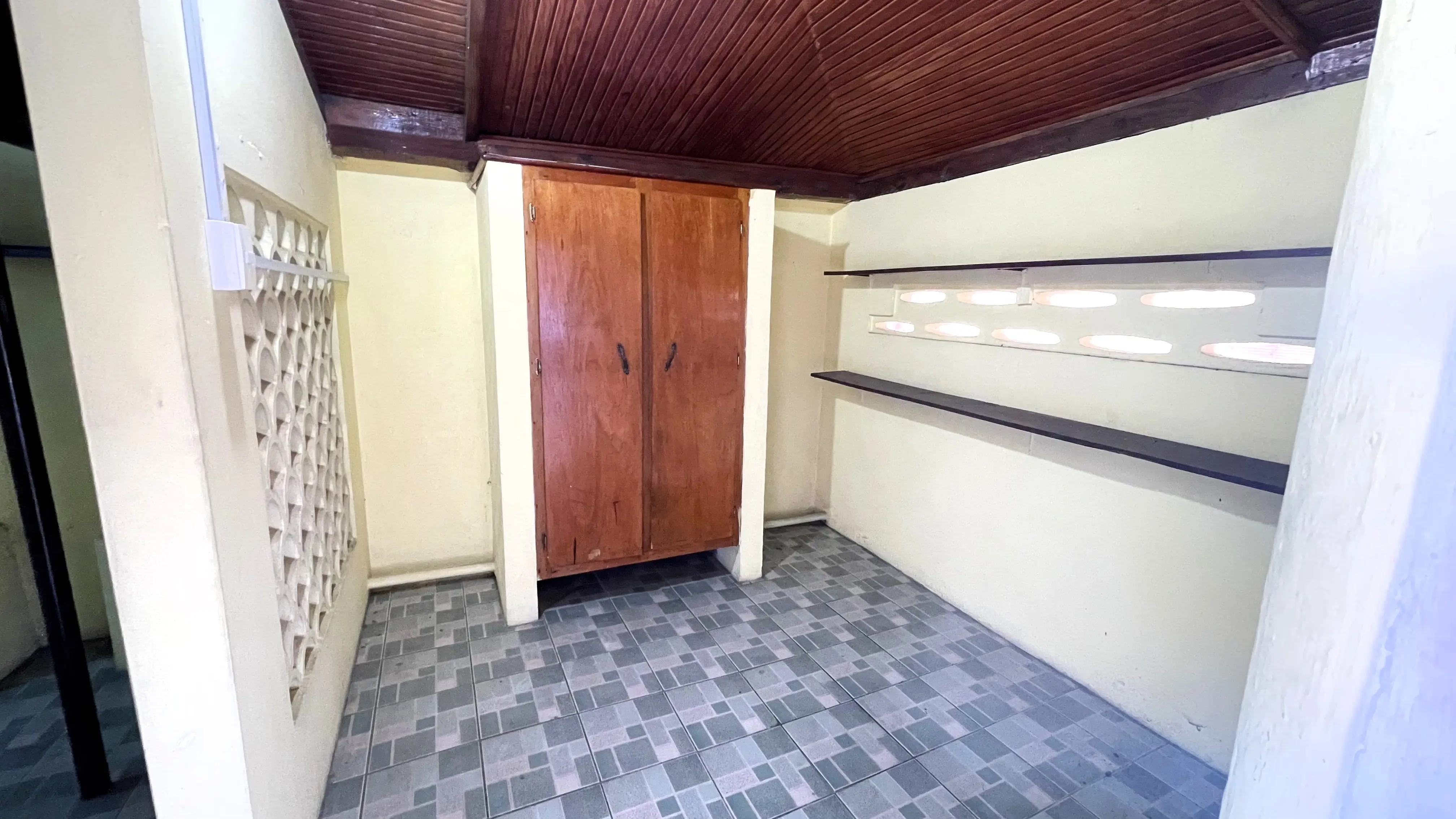 La Florissante DAbadie 3 Bedroom Apartment for rent extra storage