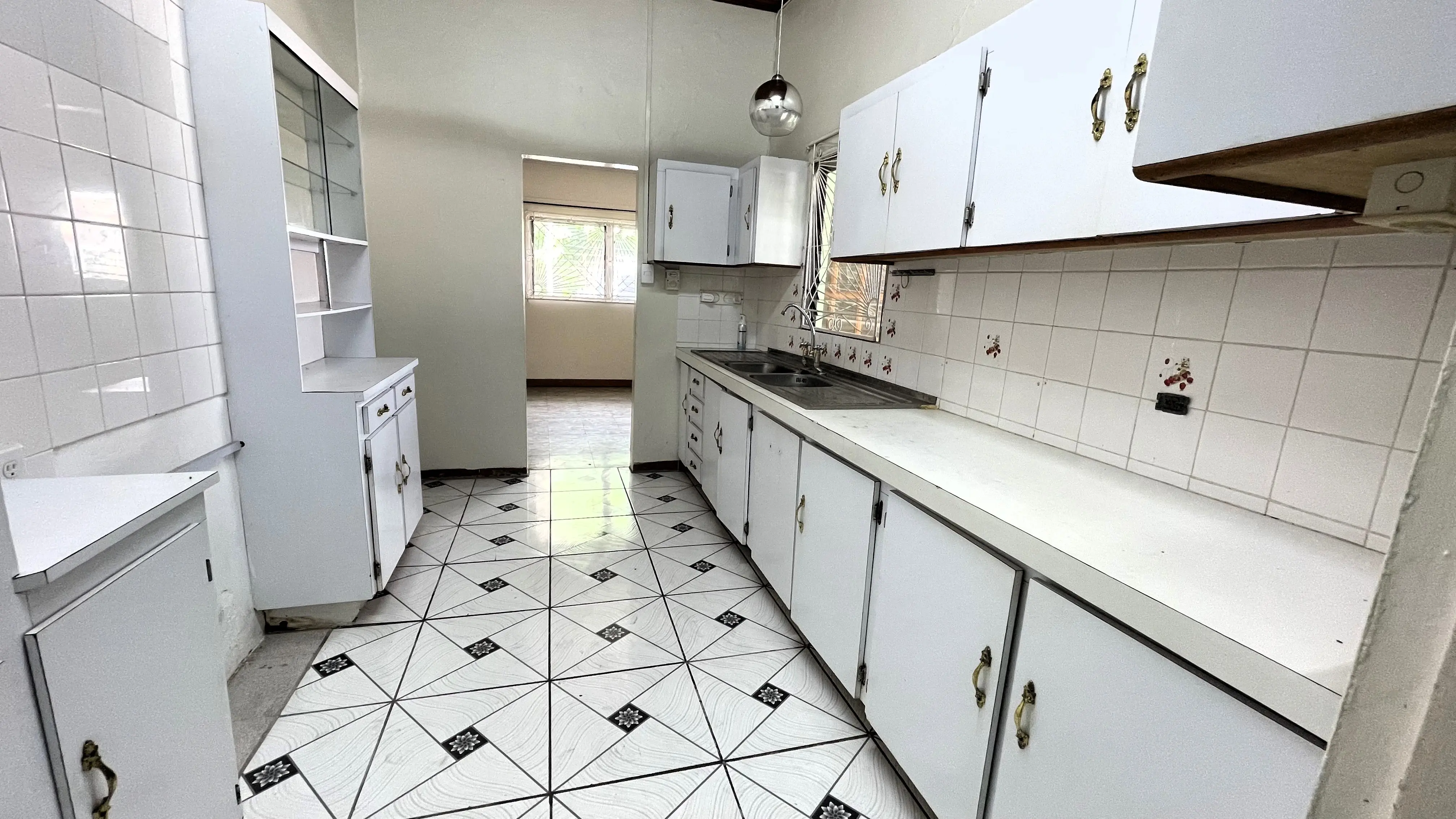 La Florissante DAbadie 3 Bedroom Apartment for rent kitchen