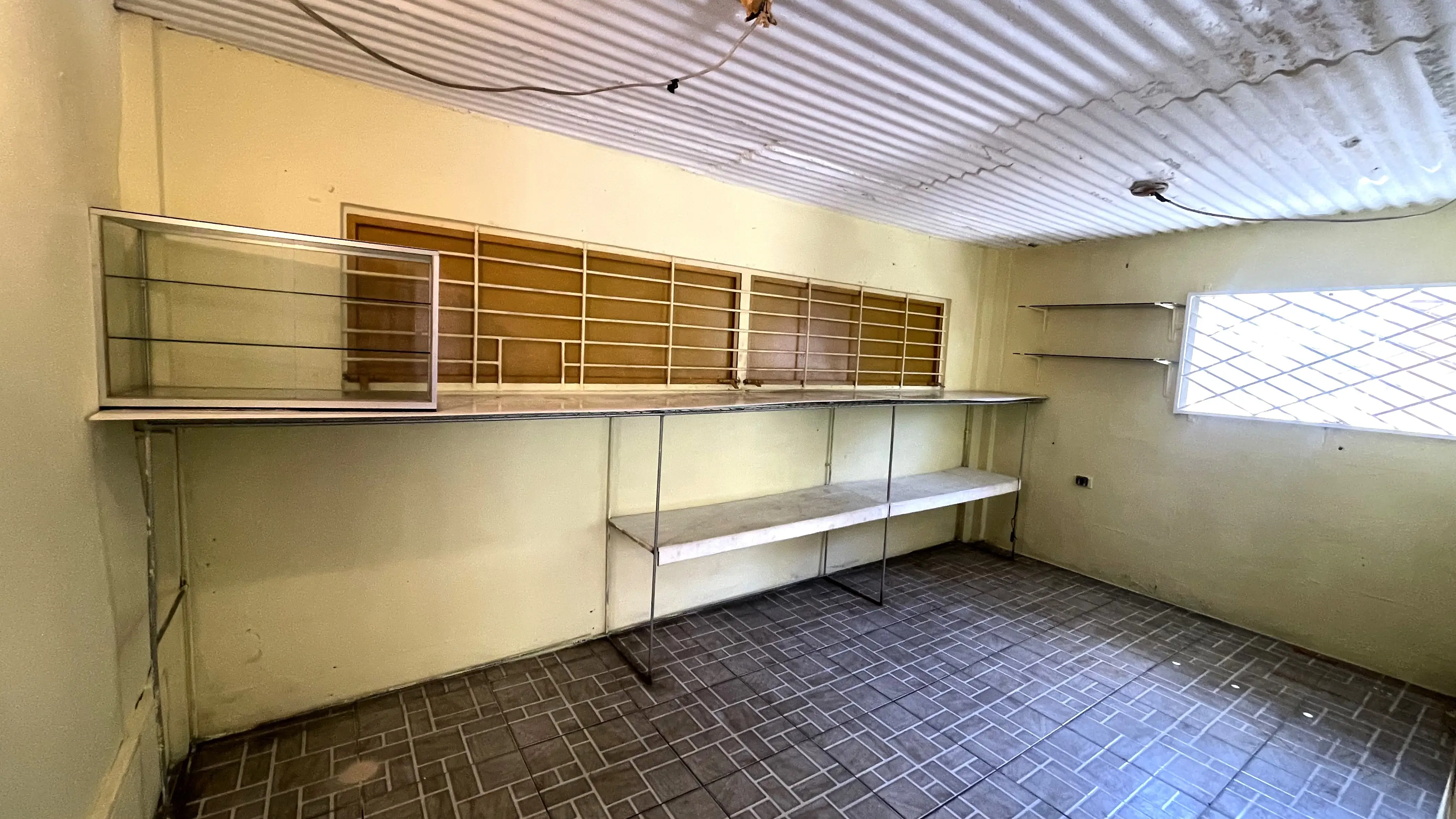 la-resource-commercial-unit-inside-front