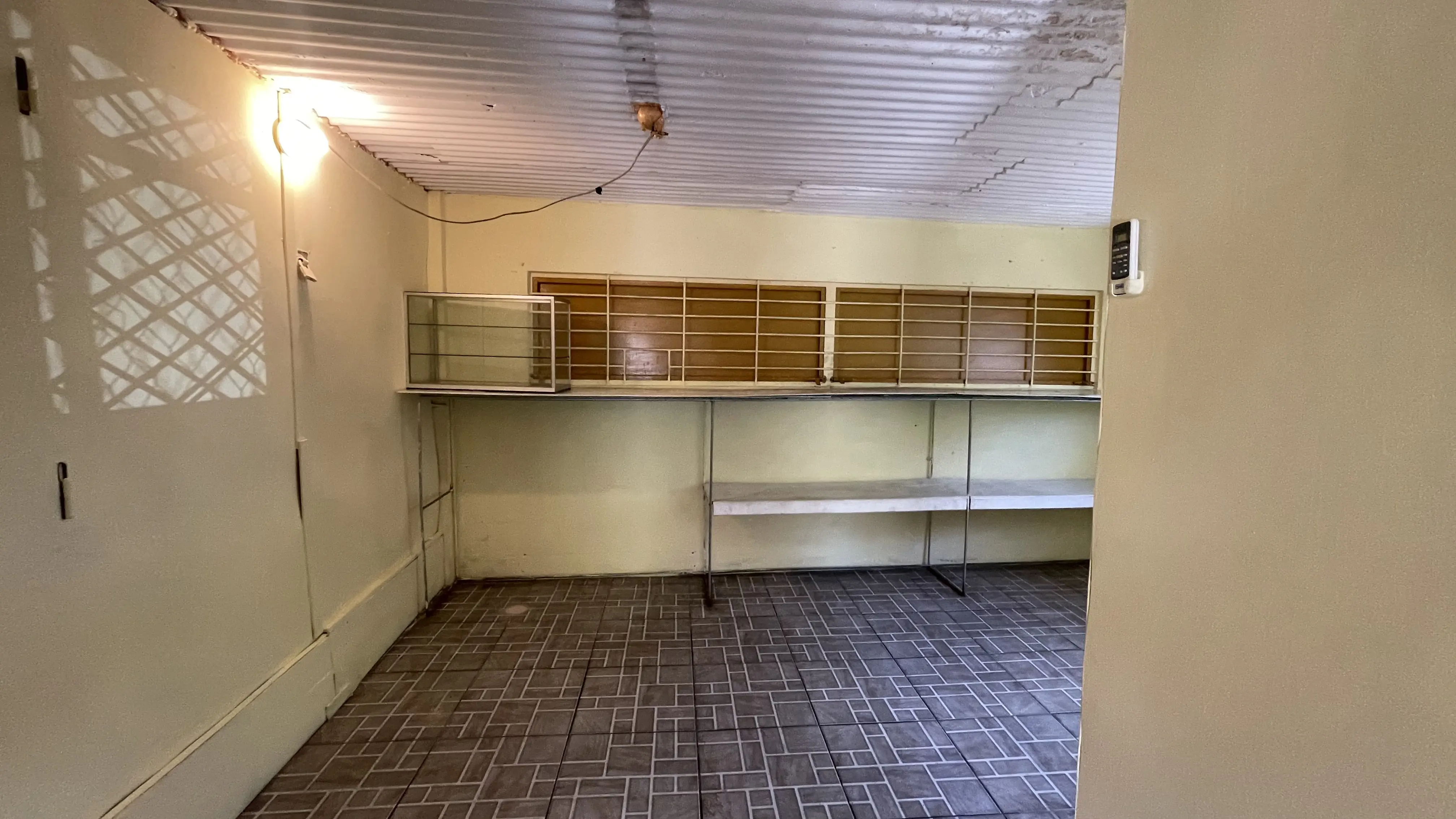 la-resource-commercial-unit-inside