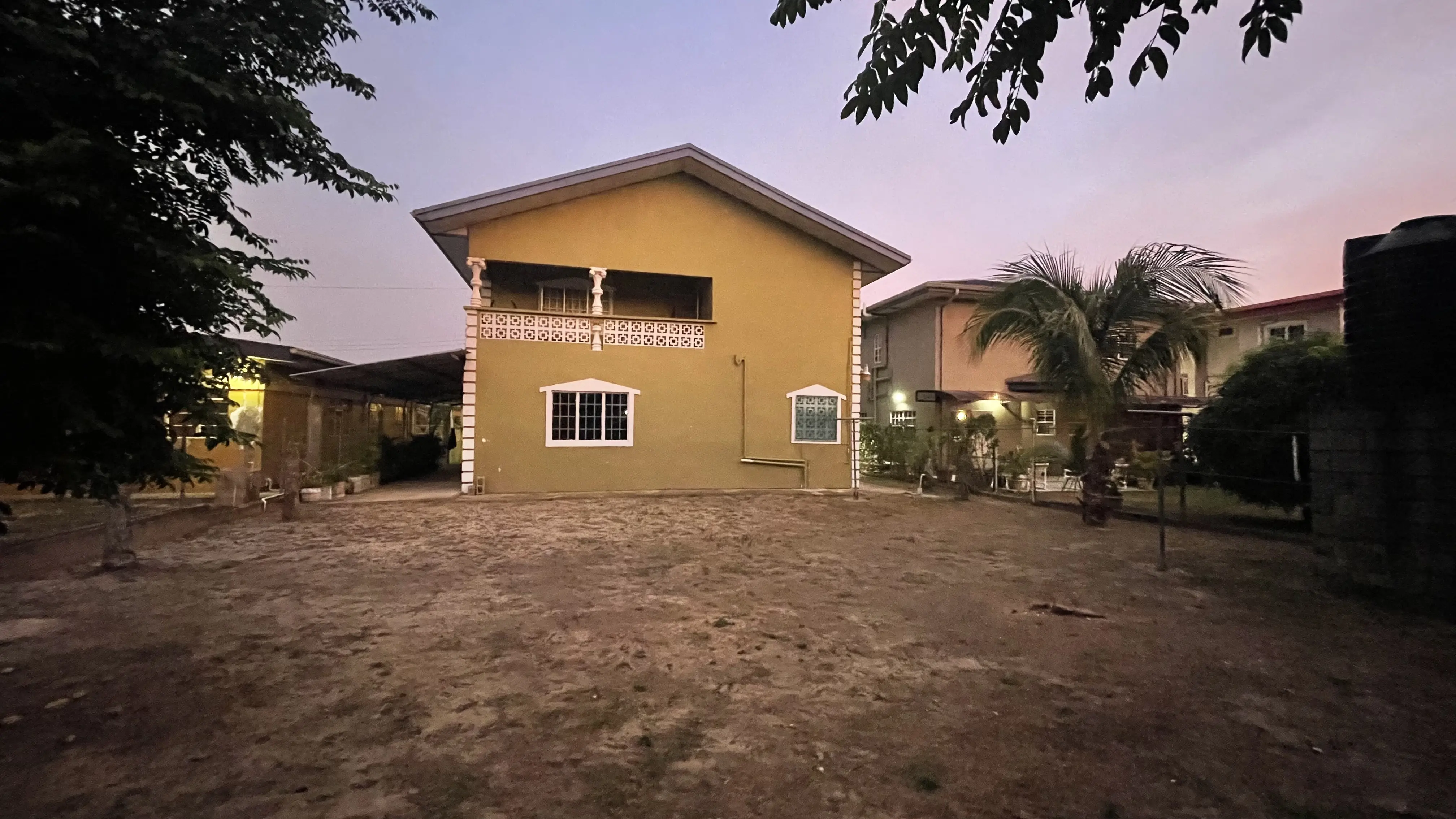 La Resource South DAbadie 5 Bedroom Home back yard