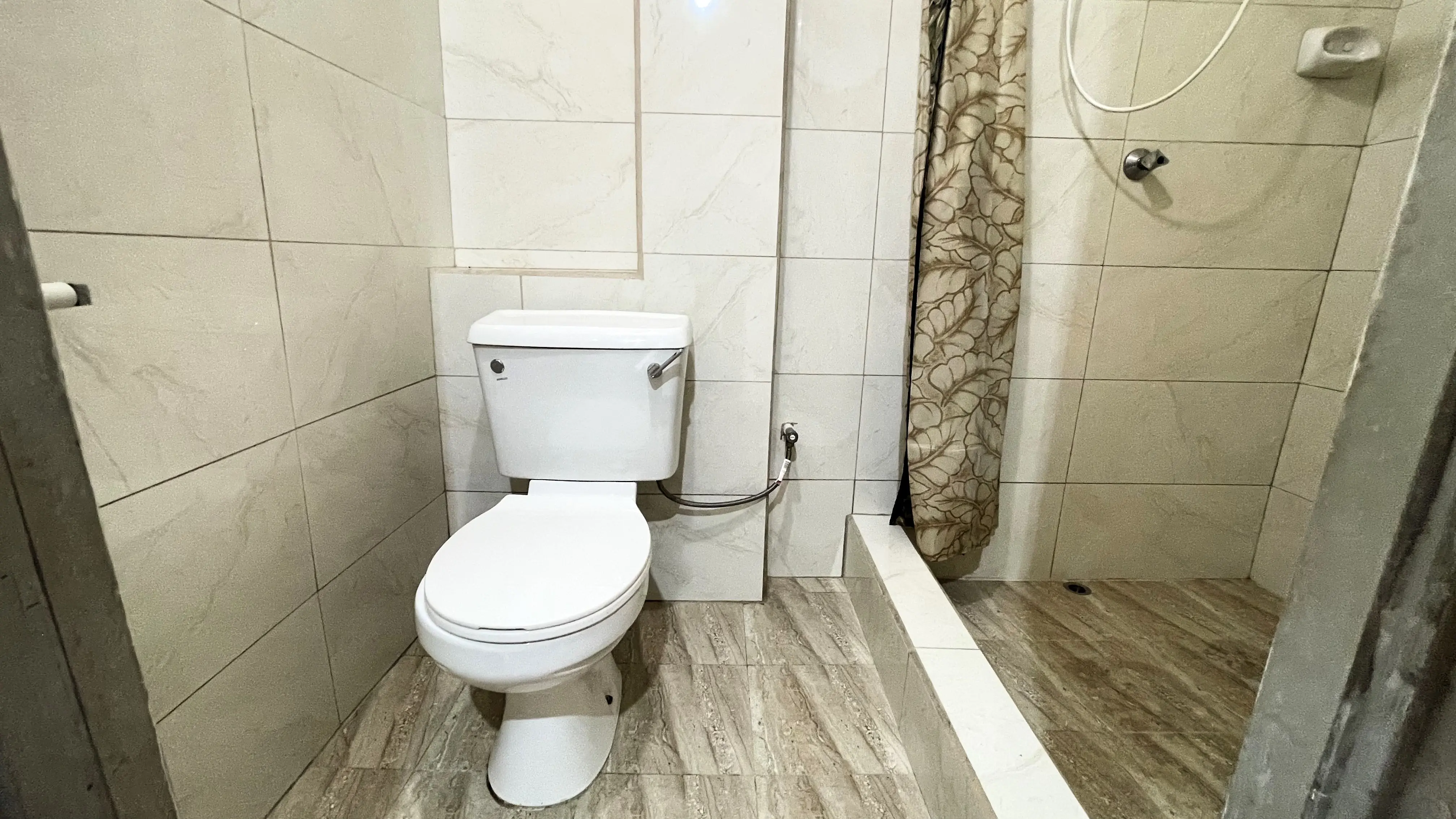 San Juan Studio Apartment for Rent toilet area