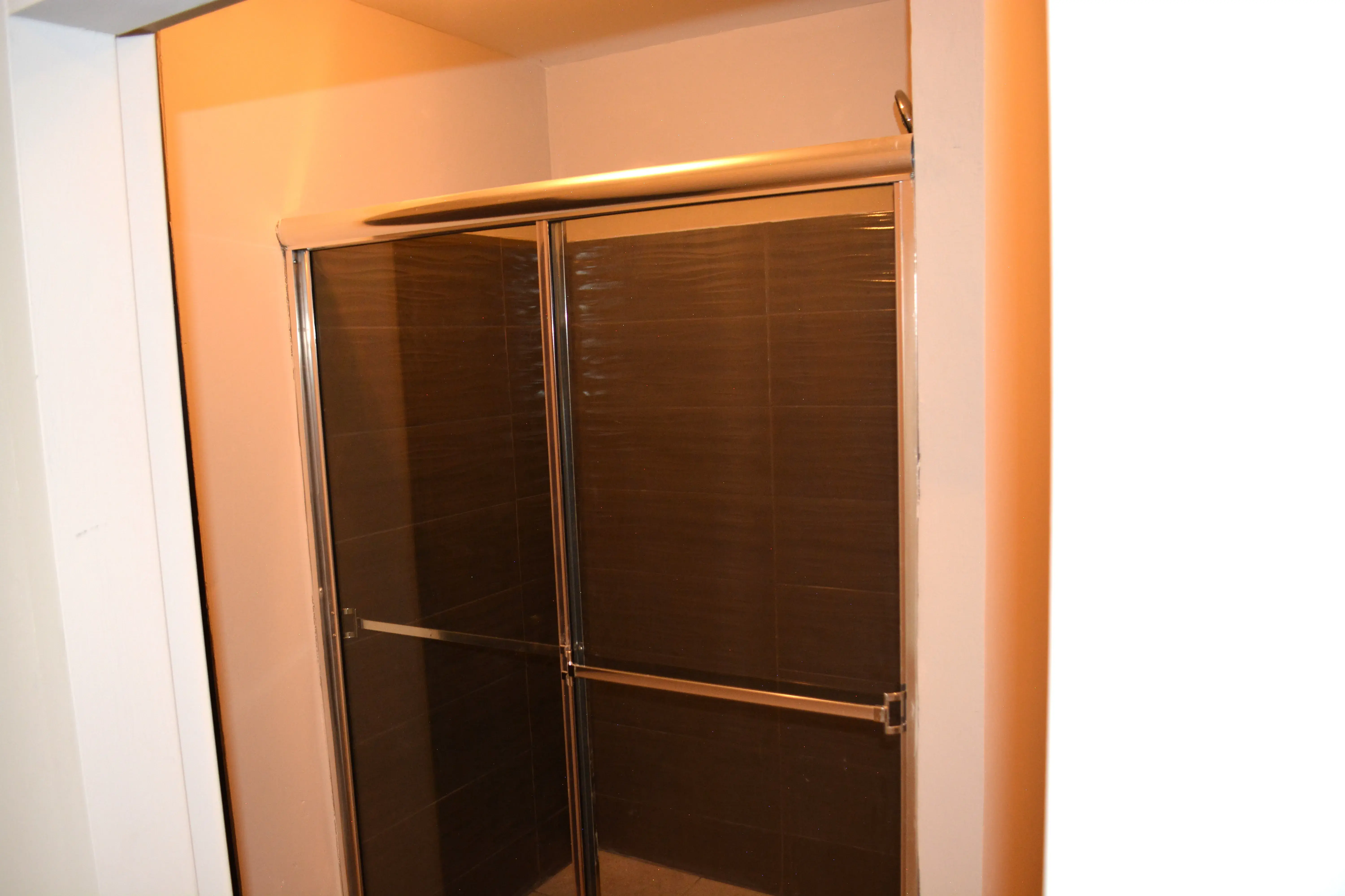 aranguez-2-bedroom-townhouse-bathroom