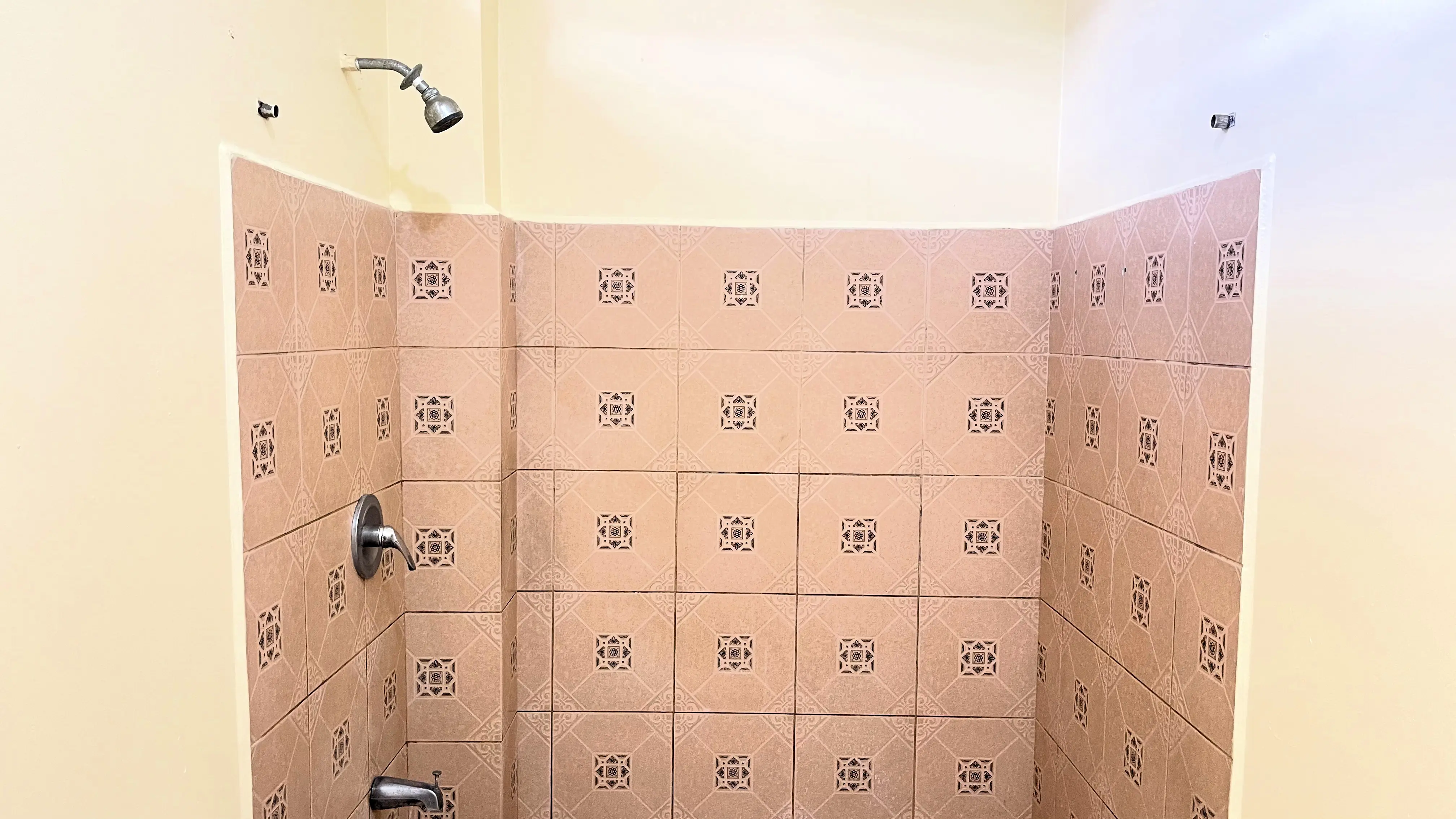 1-bedroom-apartment-bamboo-2-valsayn-bathroom