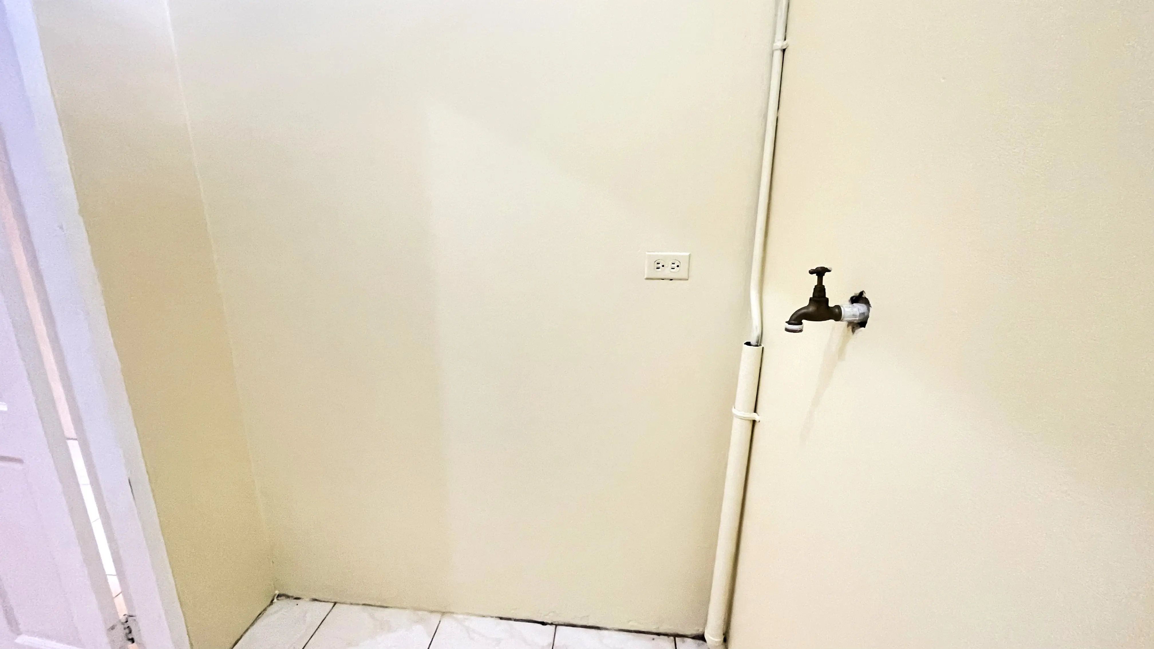 1-bedroom-apartment-bamboo-2-valsayn-laundry