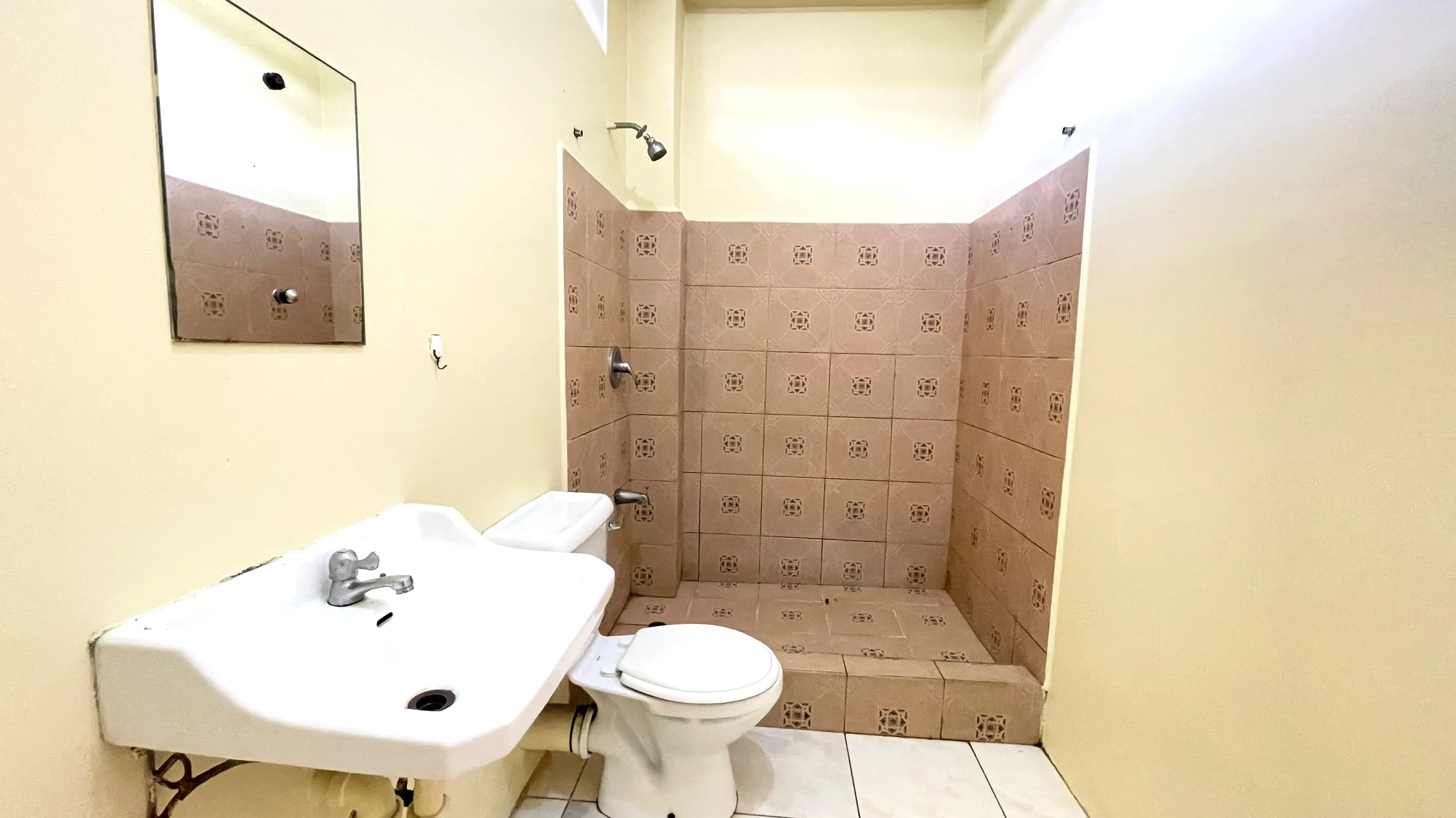 1-bedroom-apartment-bamboo-2-valsayn-toilet-&-bathroom