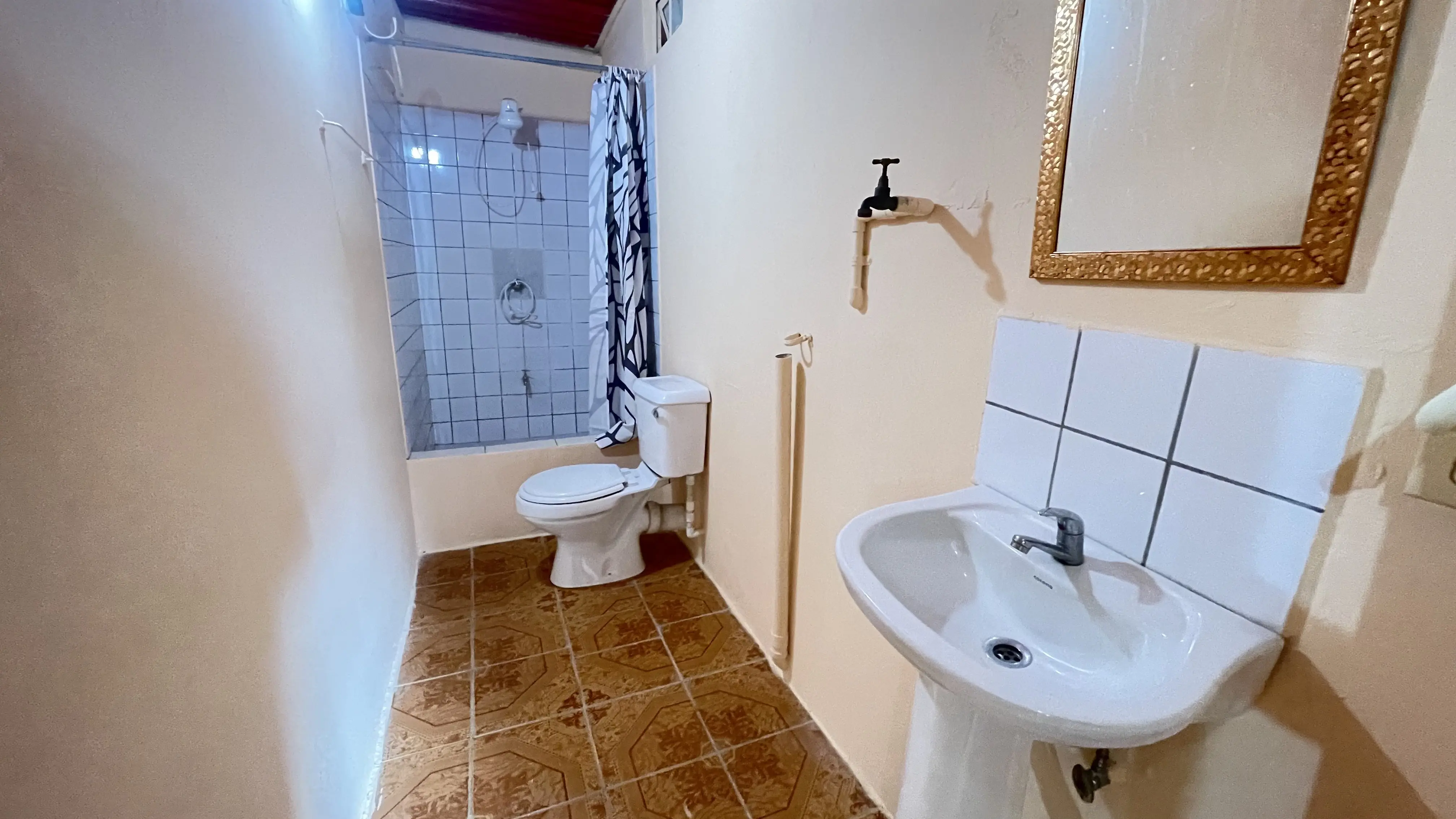 St-Helena-2-bedroom-apartment-bathroom