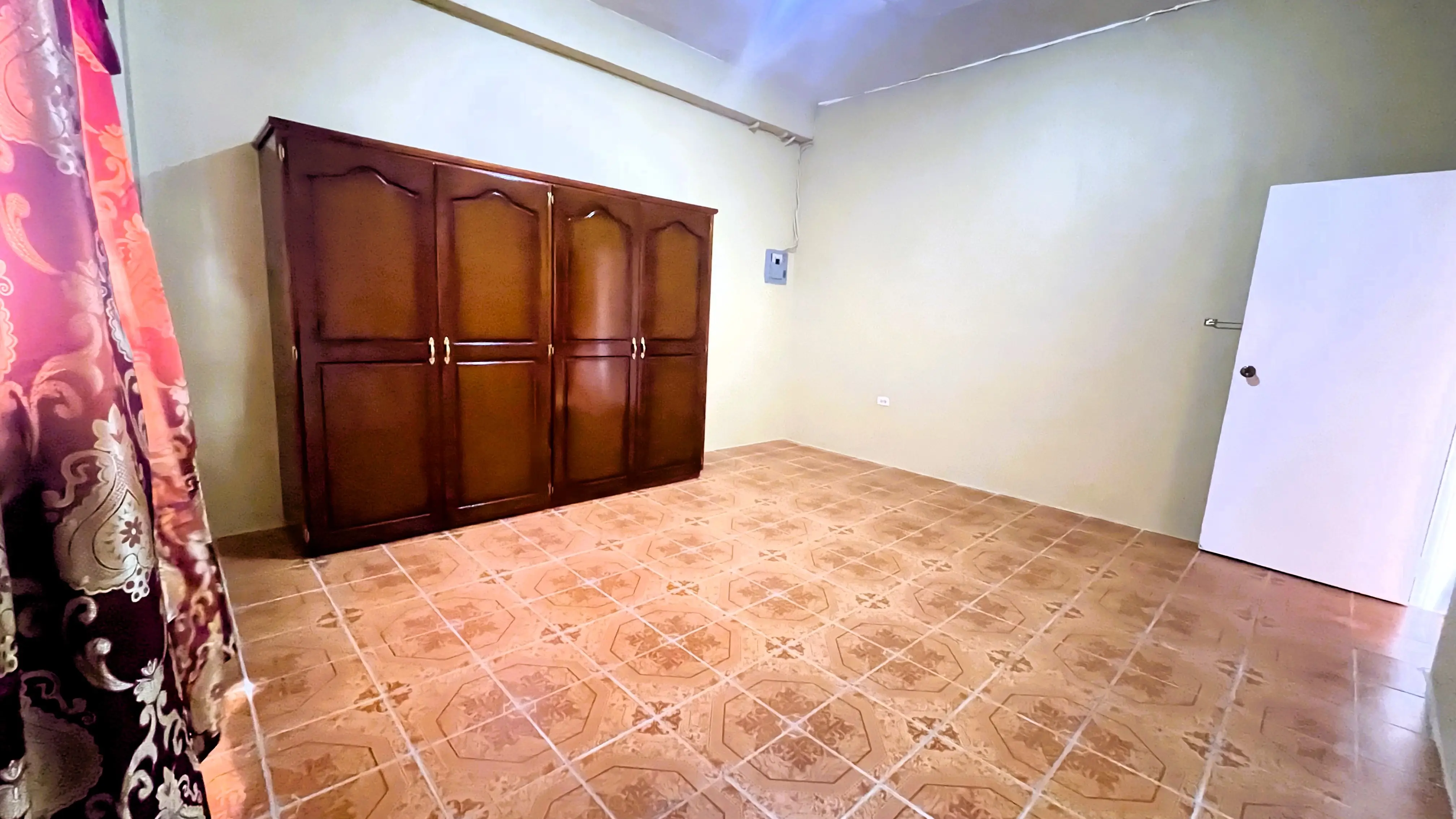 St-Helena-2-bedroom-apartment-spacious-with-cupboards