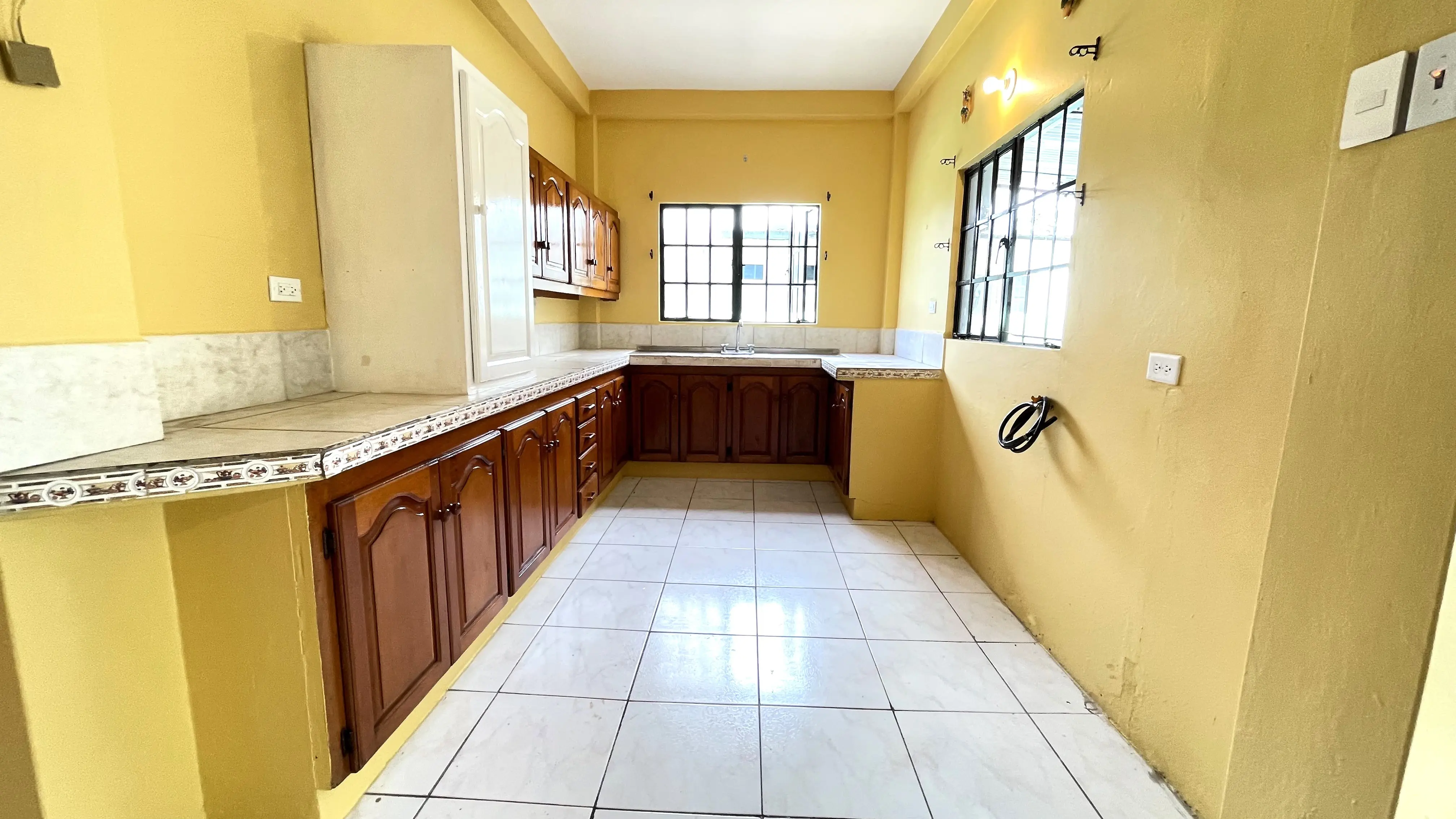 2-bedroom-apartment-for-rent-tacarigua-kitchen