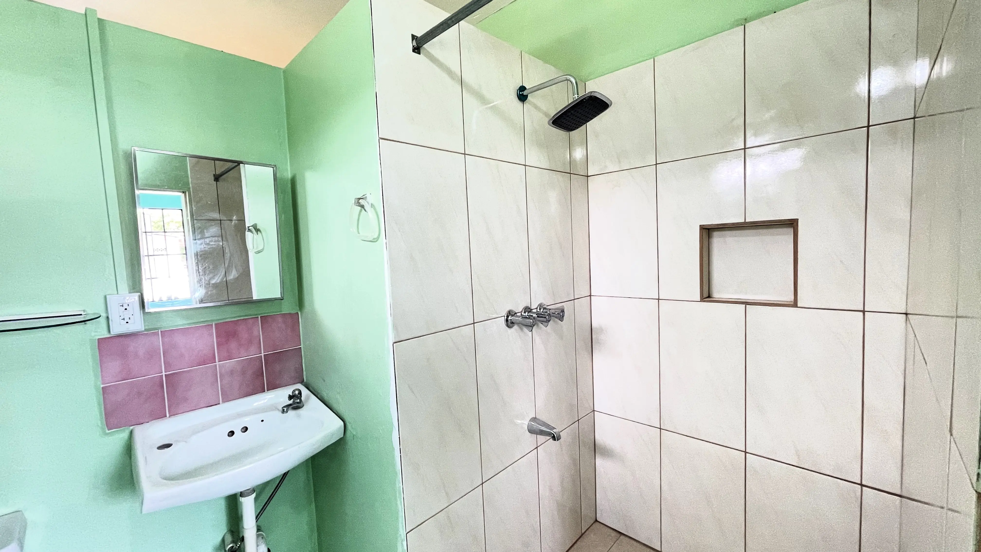 tacarigua-2-bedroom-rental-master-ensuite-bath