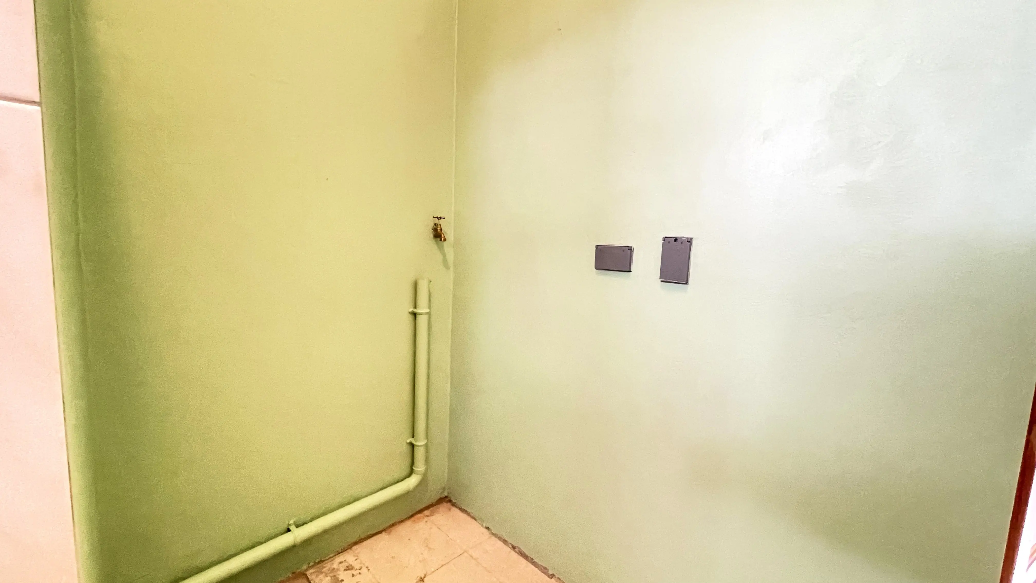 tacarigua-2-bedroom-apartment-in-unit-laundry