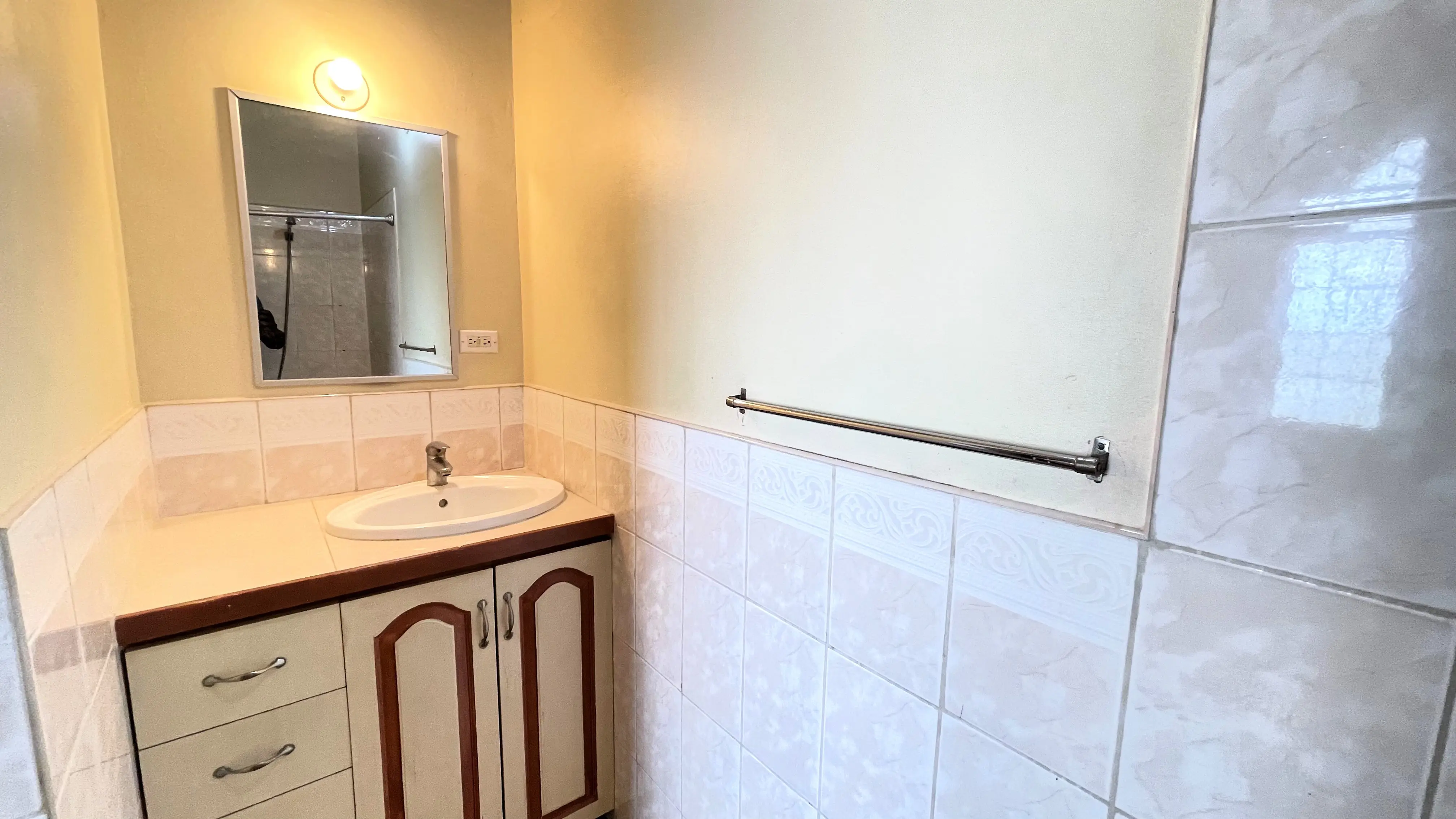 tunapuna-1-bedroom-apartment-vanity