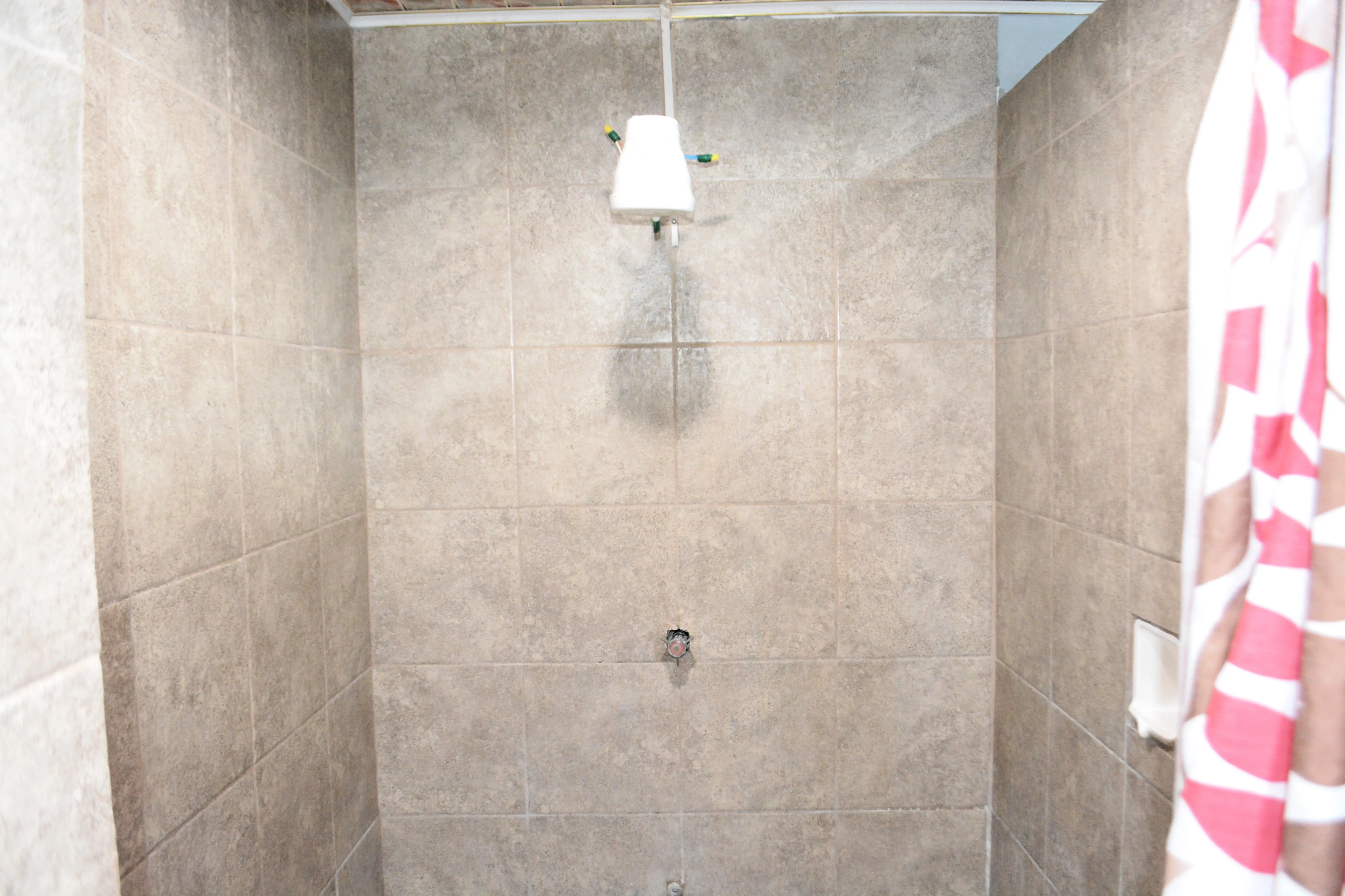 bathroom-hot-cold-shower-tunapuna-apartment
