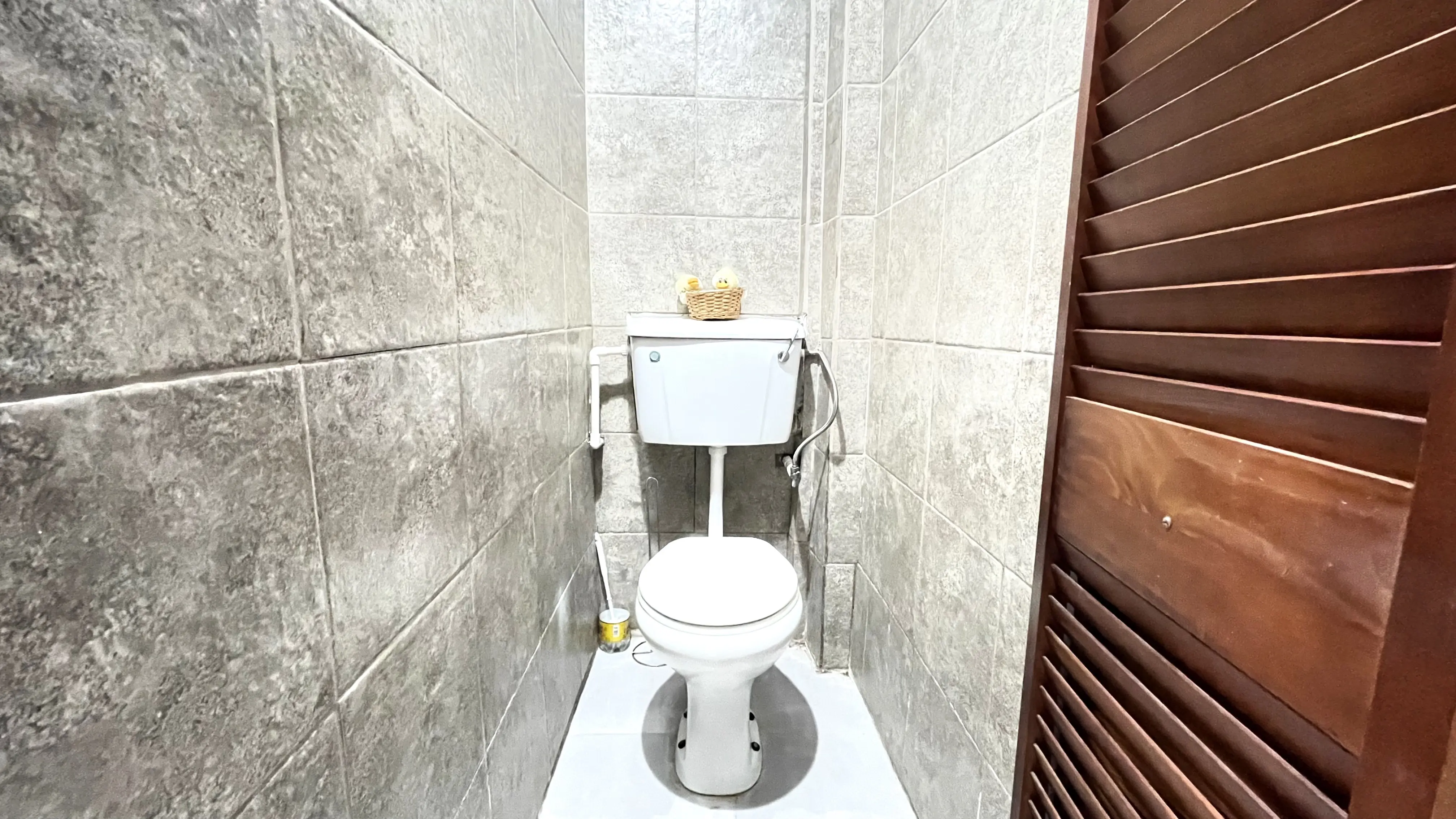 toilet-tunapuna-apartment